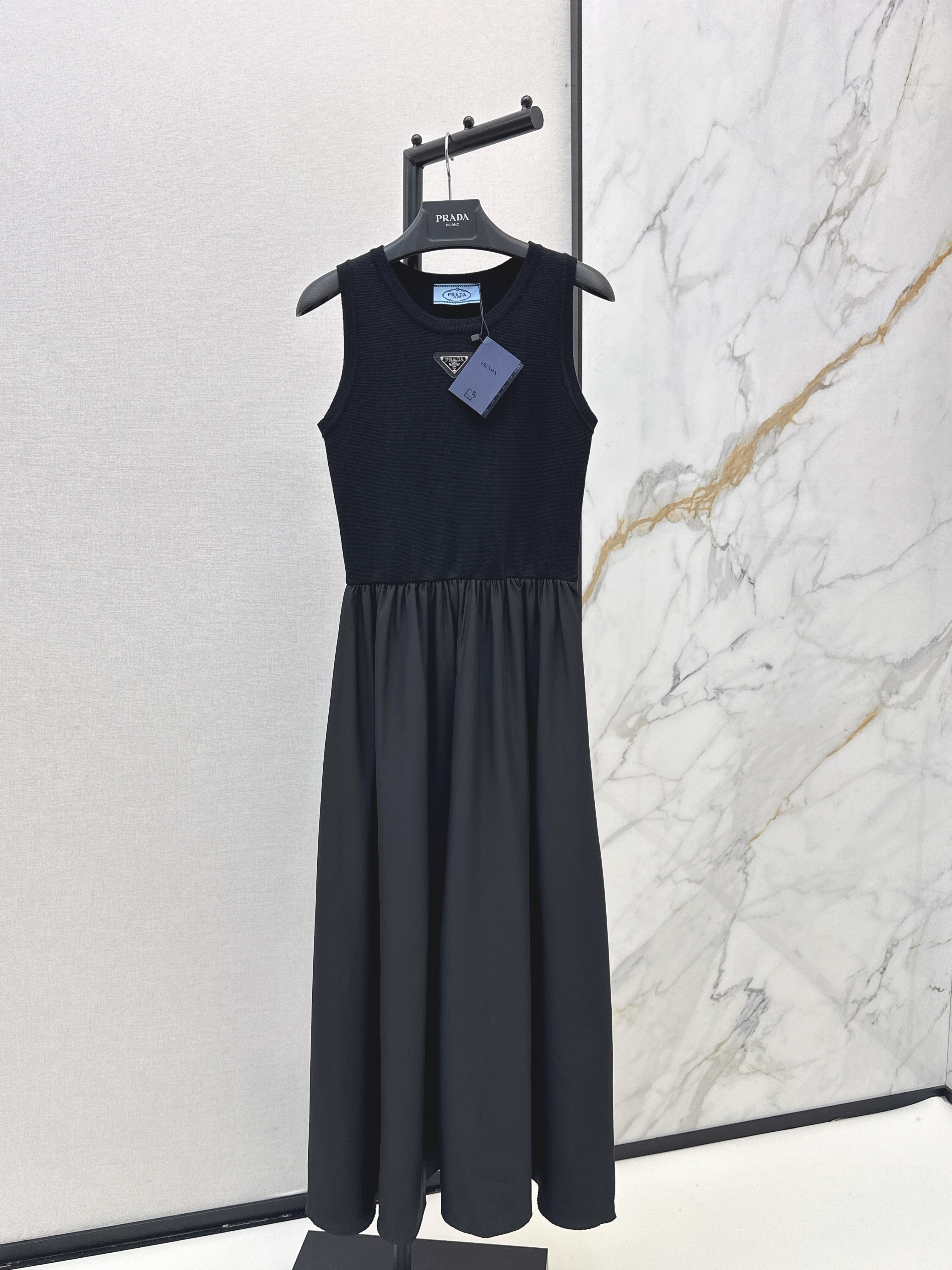 Pra New contract sleeveless dress