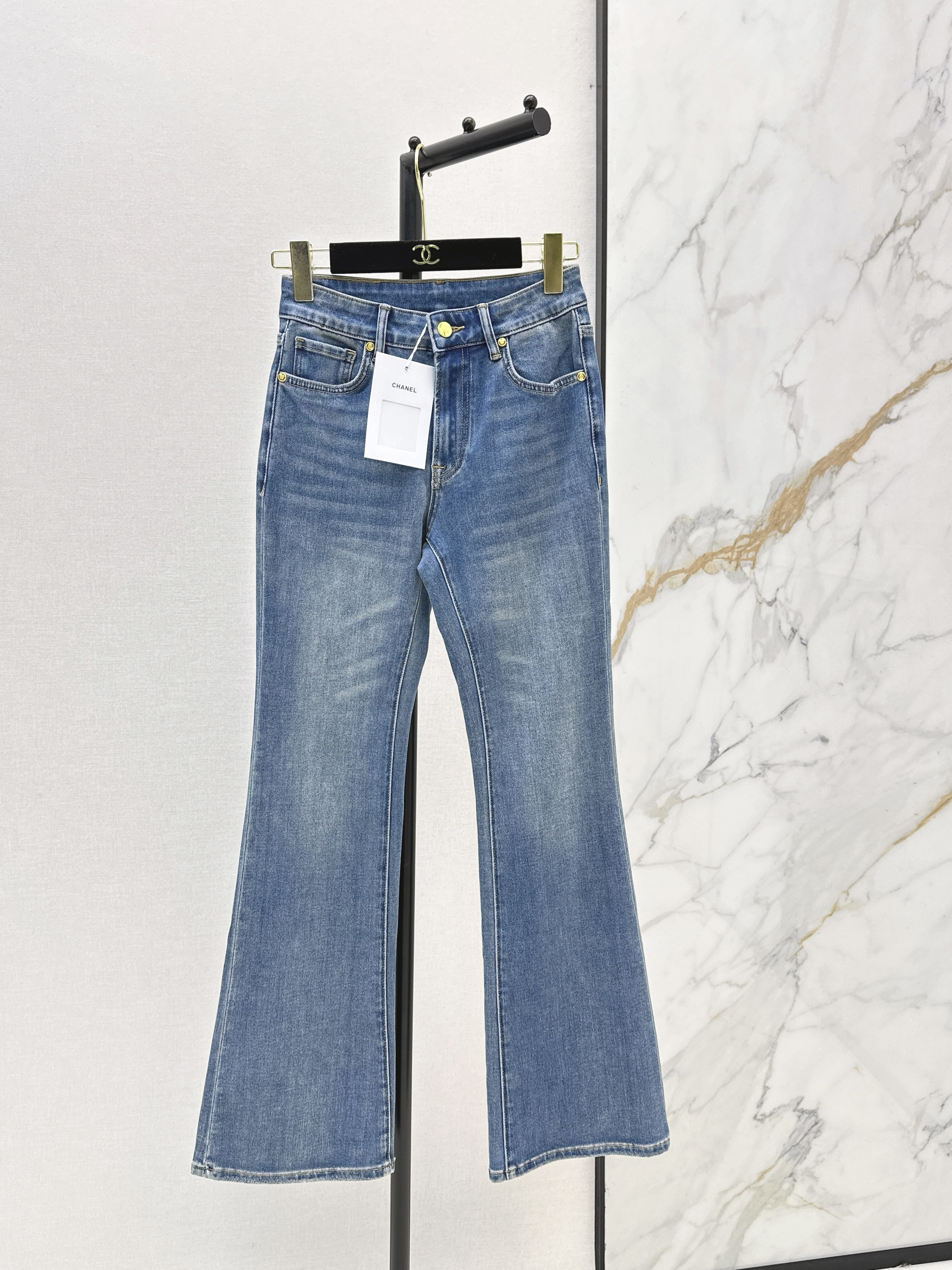 Chan New Flared jeans