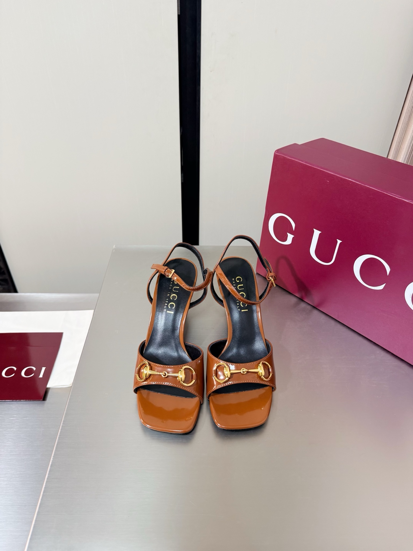 Gucc New Saddle buckle flat heel