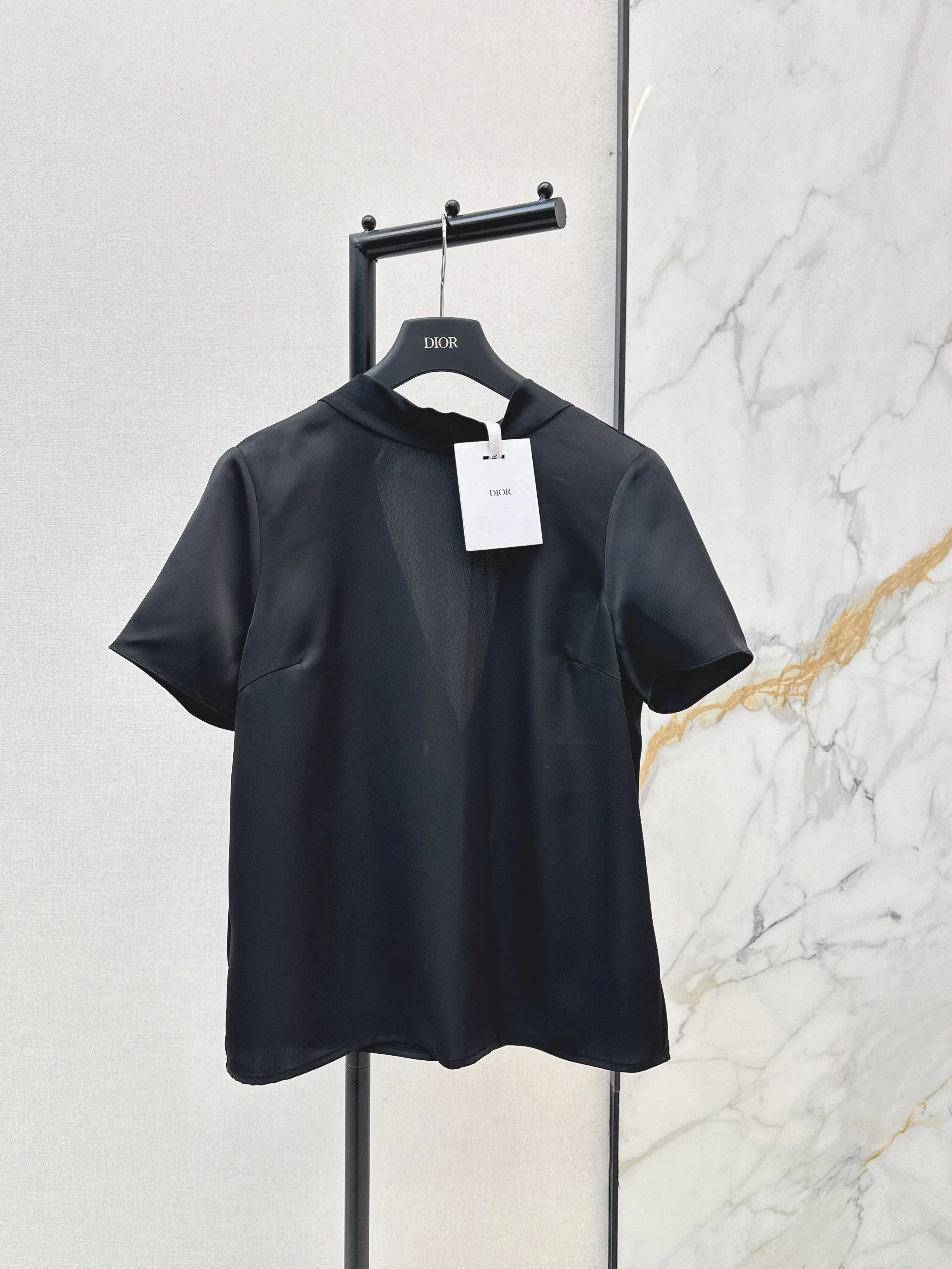 CD NEW v-neck top