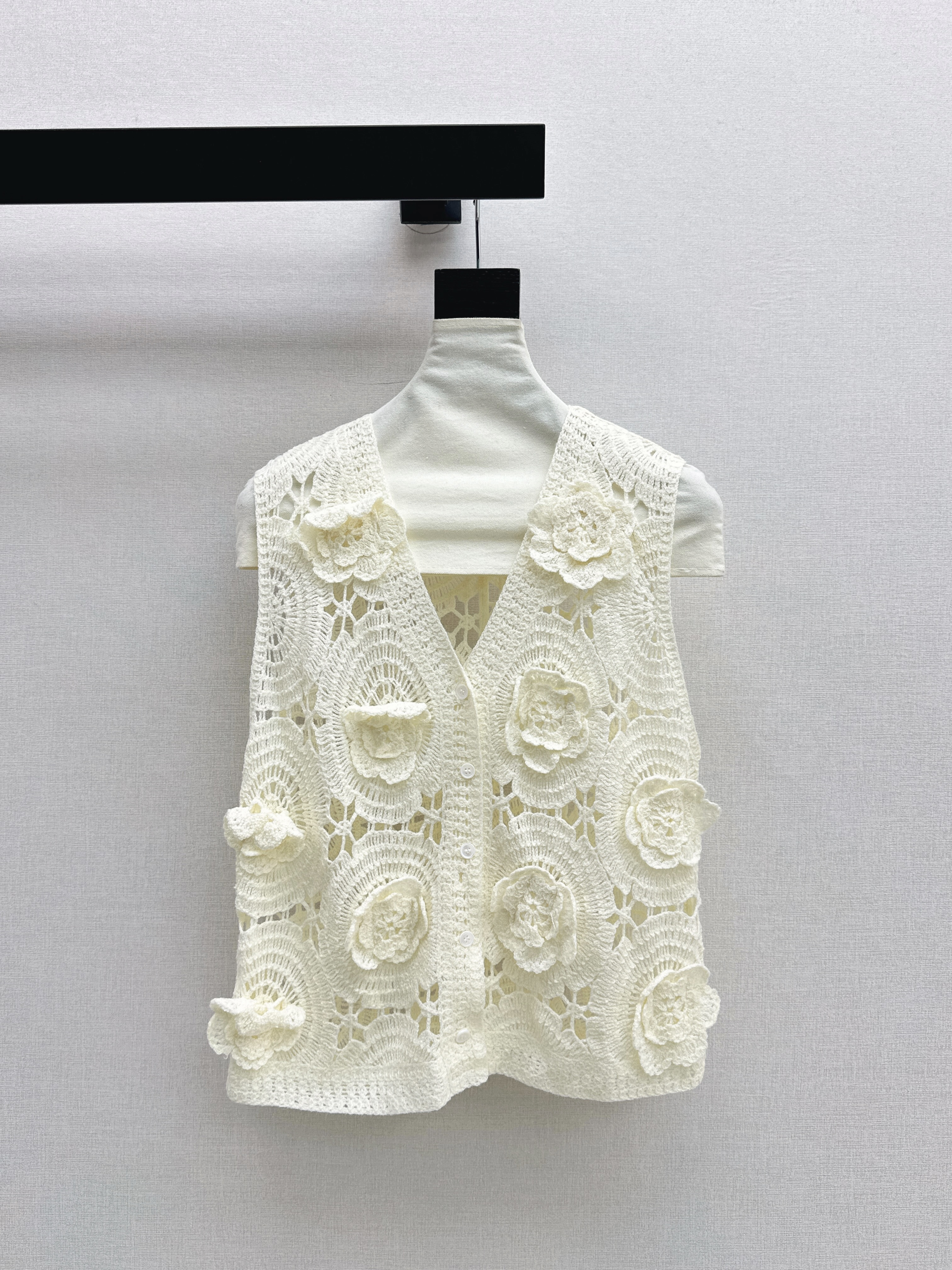 Chan New 3d floral knit vest