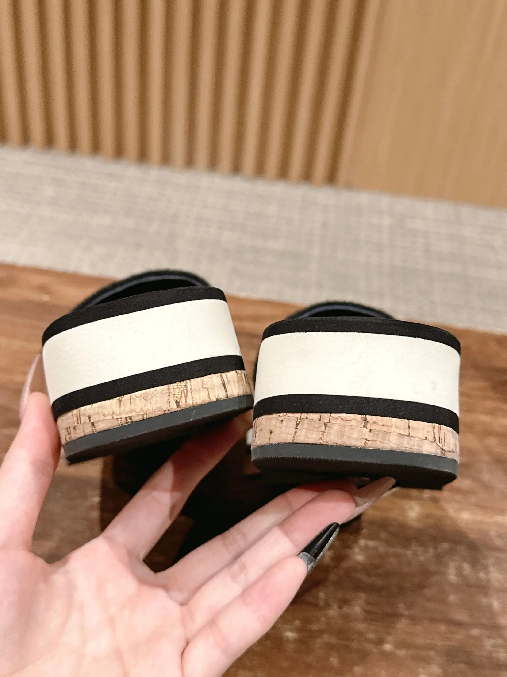 D*New thick-soled slippers