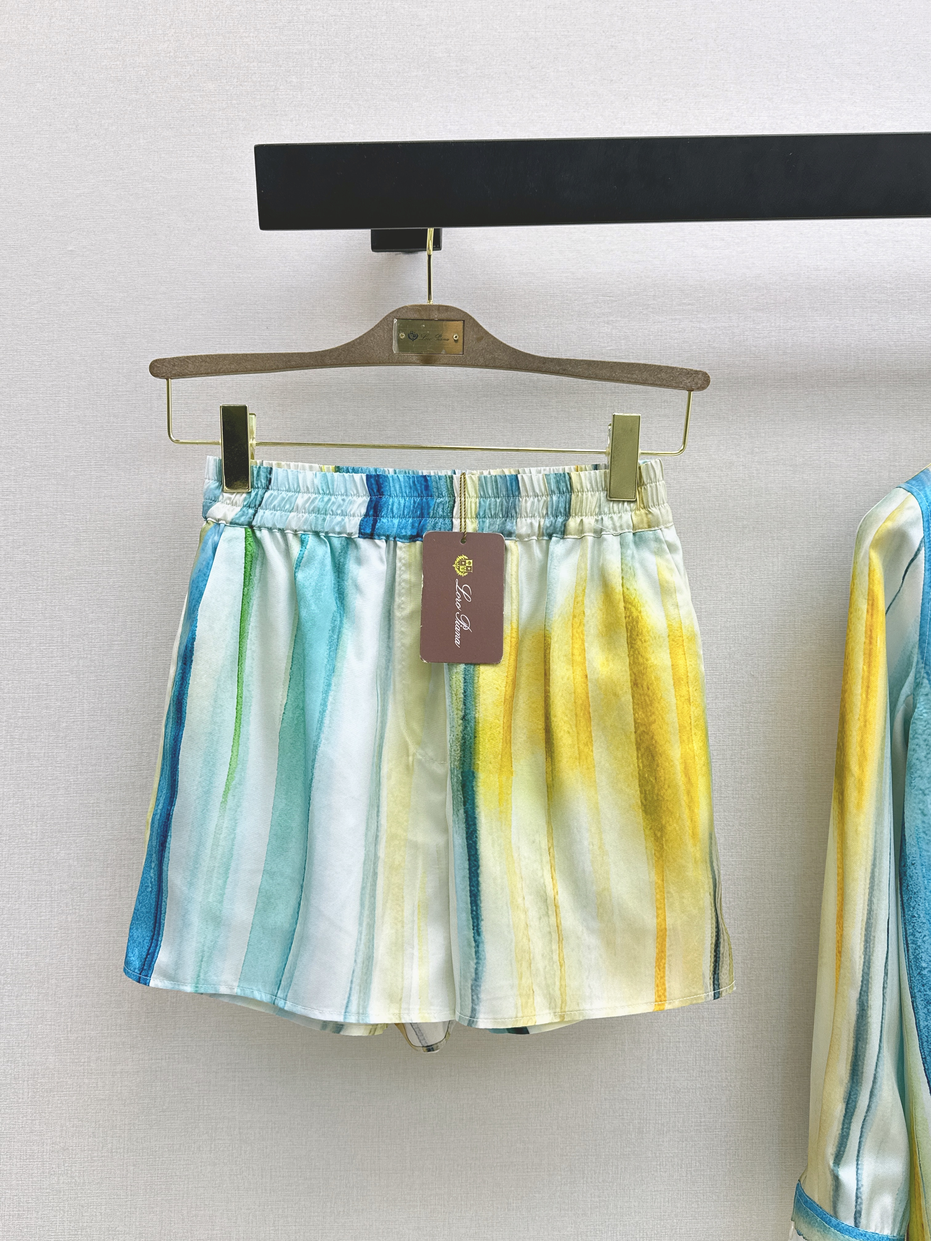Loro New printed silk shorts
