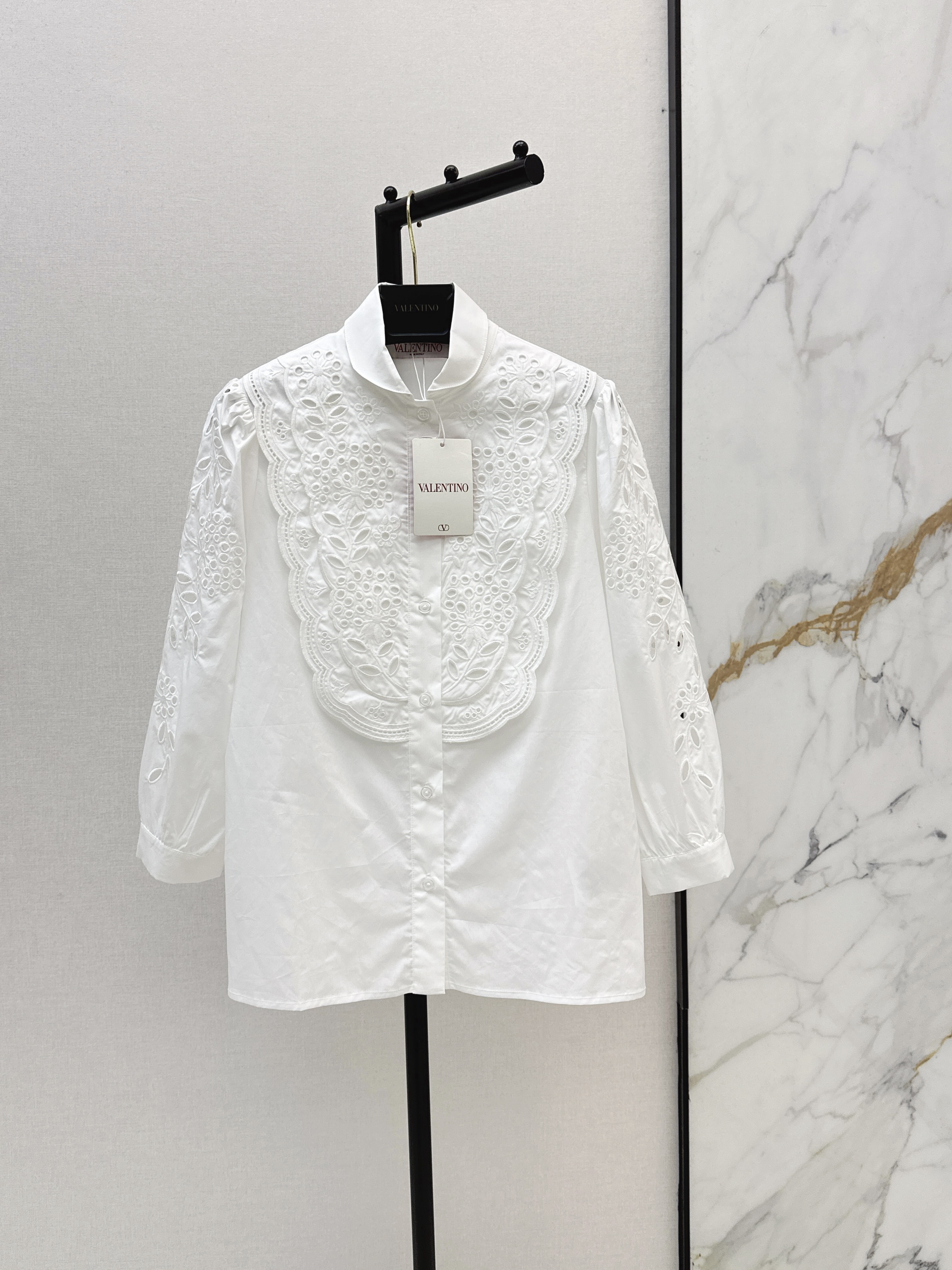 Val New embroidered shirt