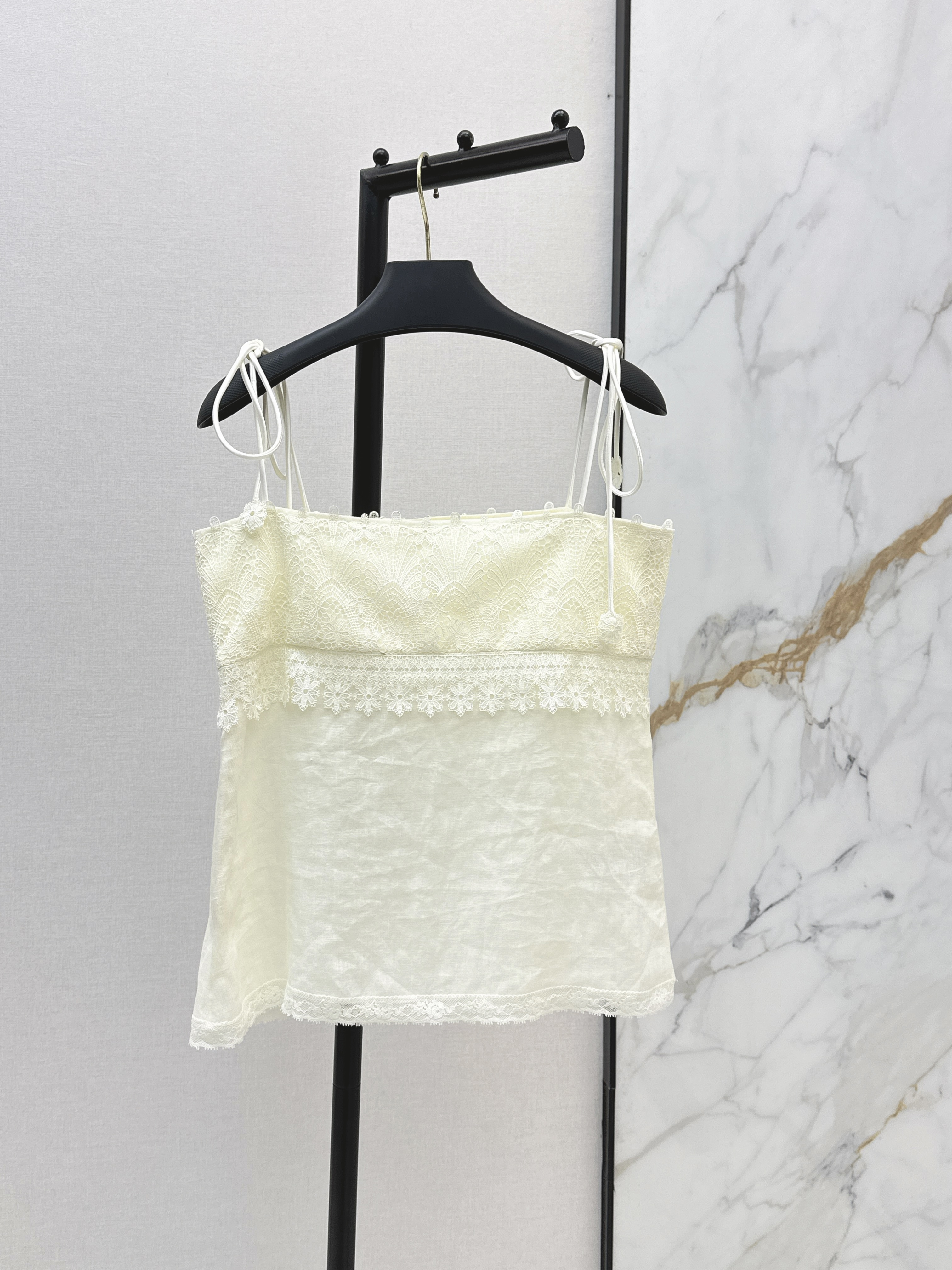 Val New lace tupe top