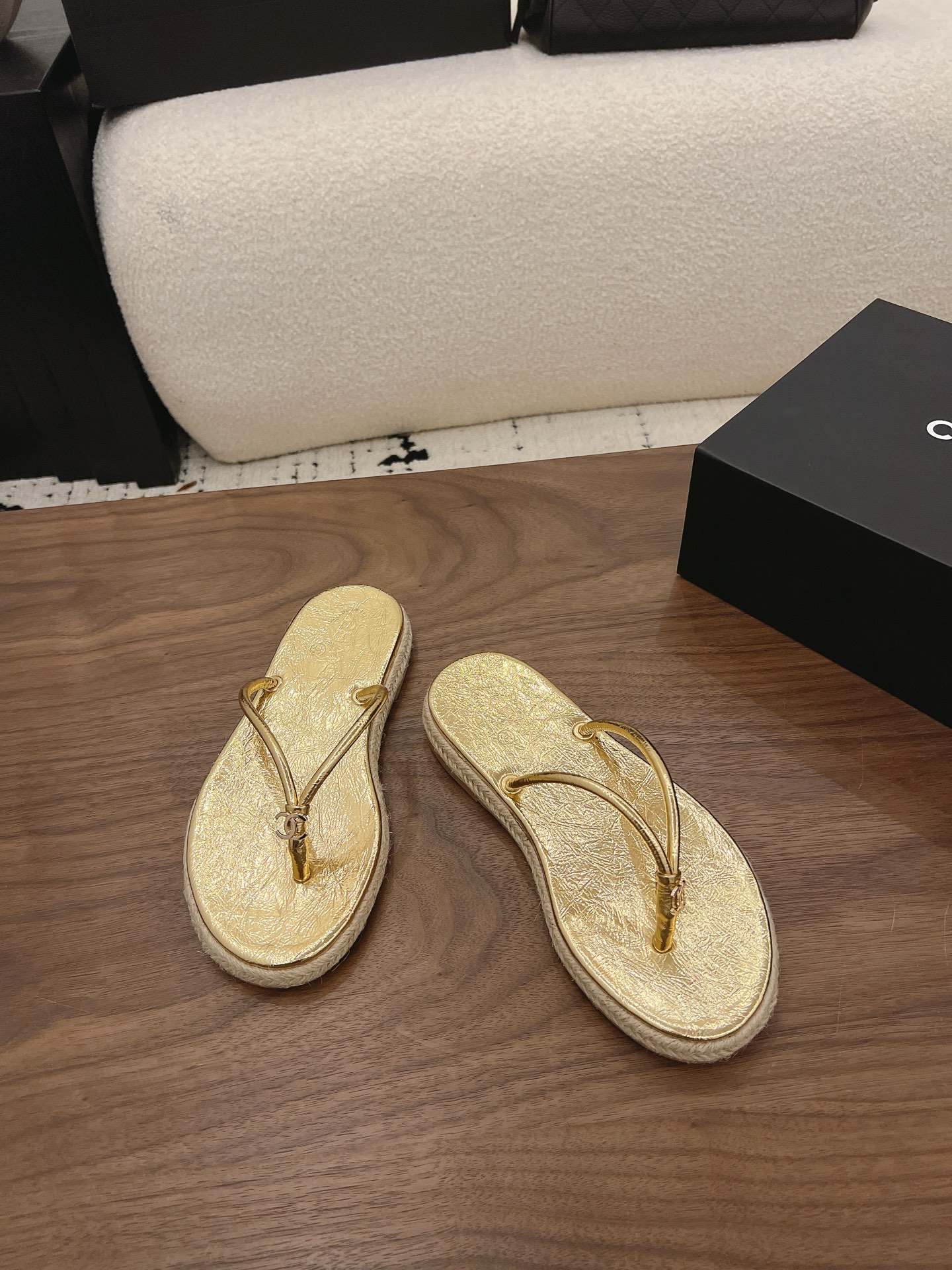 Chan New flip-flops