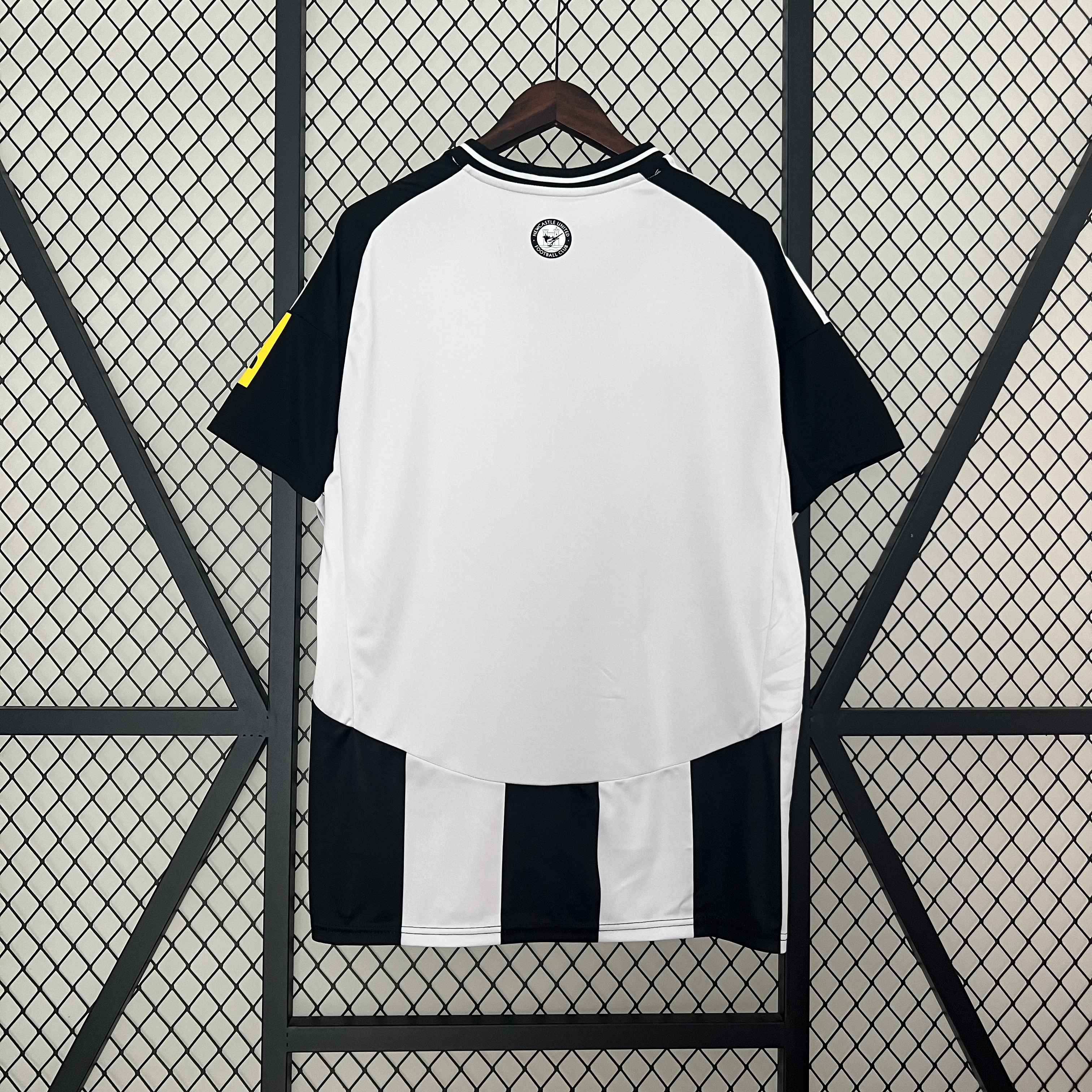 Newcastle United Men's Carabao Cup 2025 Winners Shirt