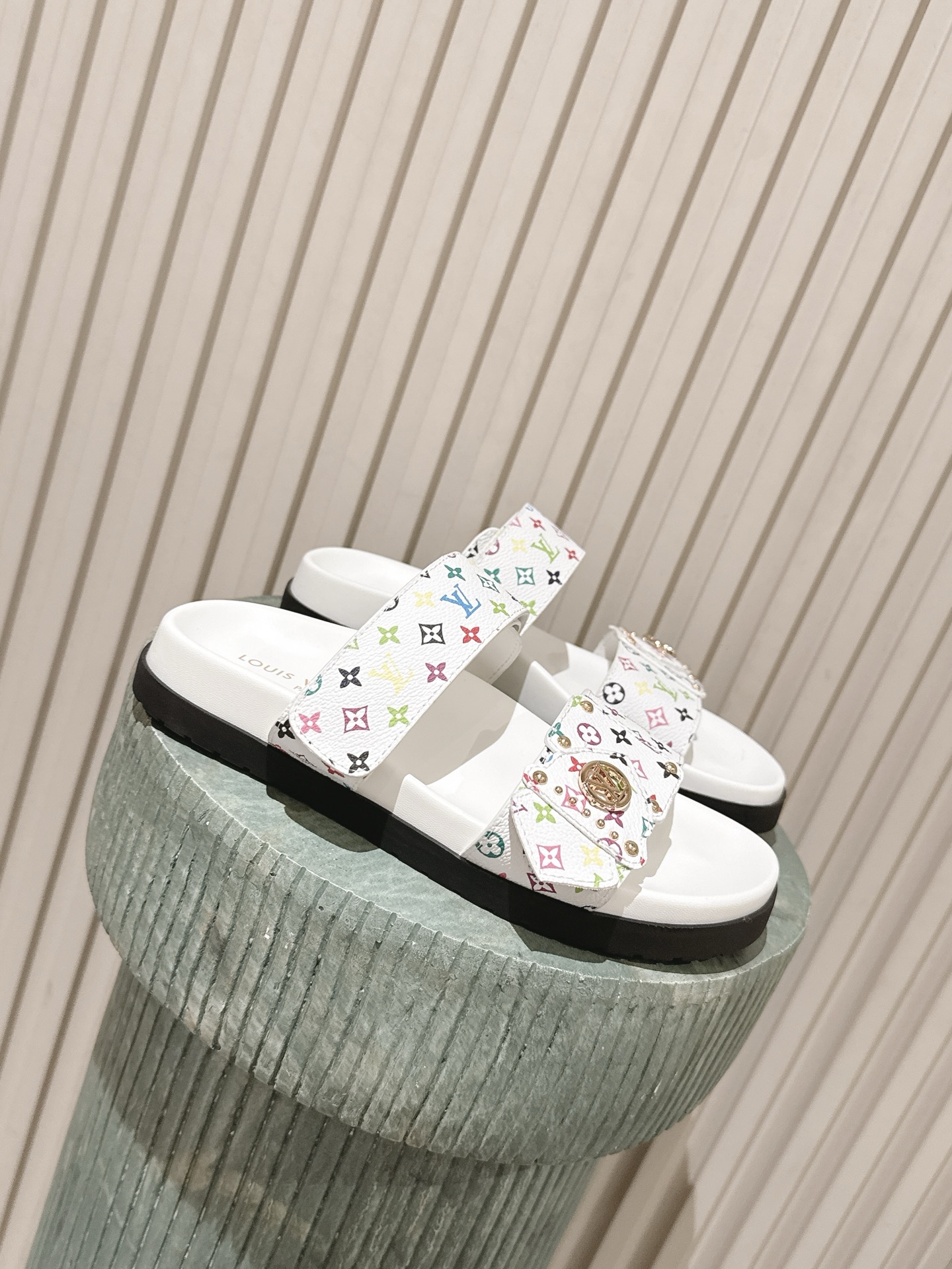 Louis New Double-strap flat sandals