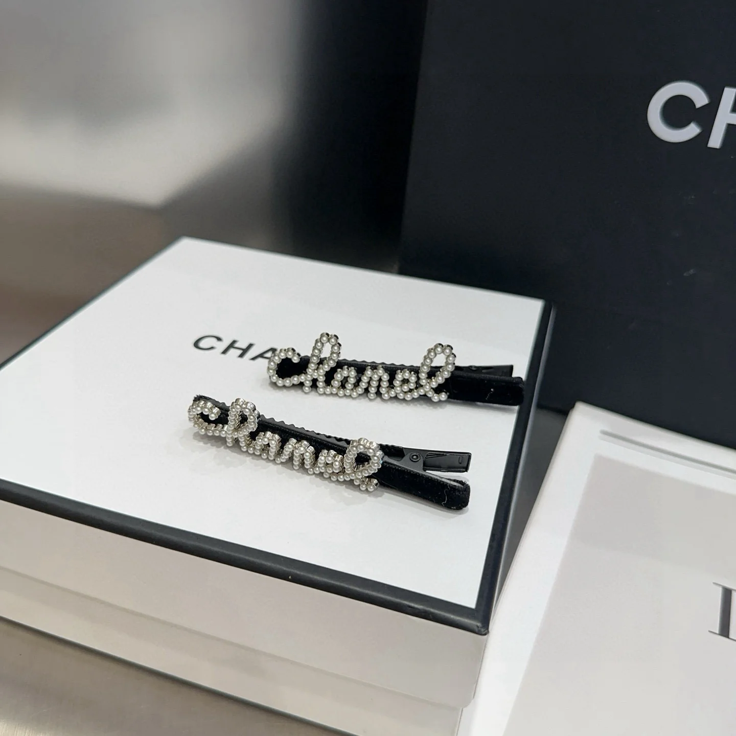 Chan  New Pearl Hair Clip