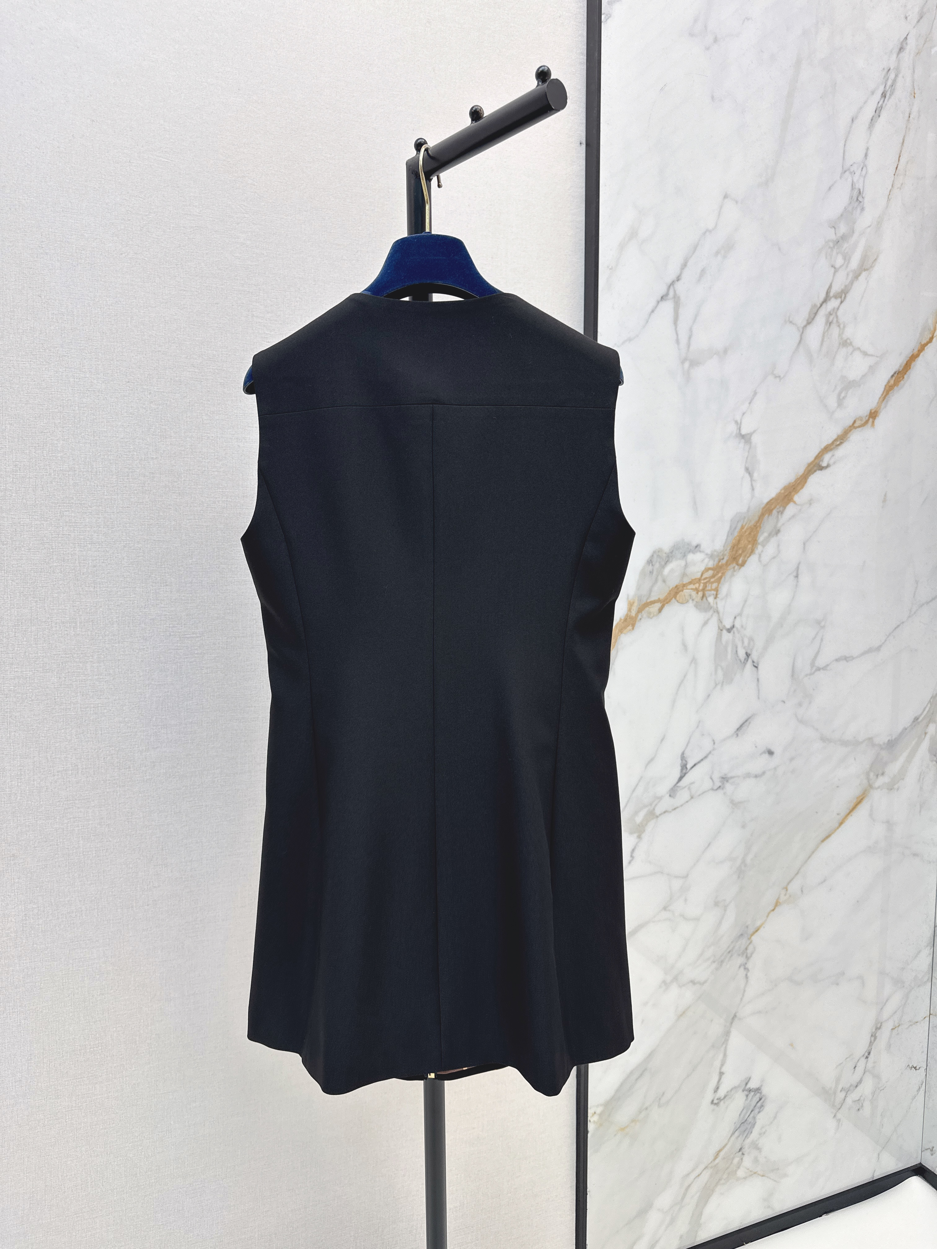 Louis New 3D sleeveless dress
