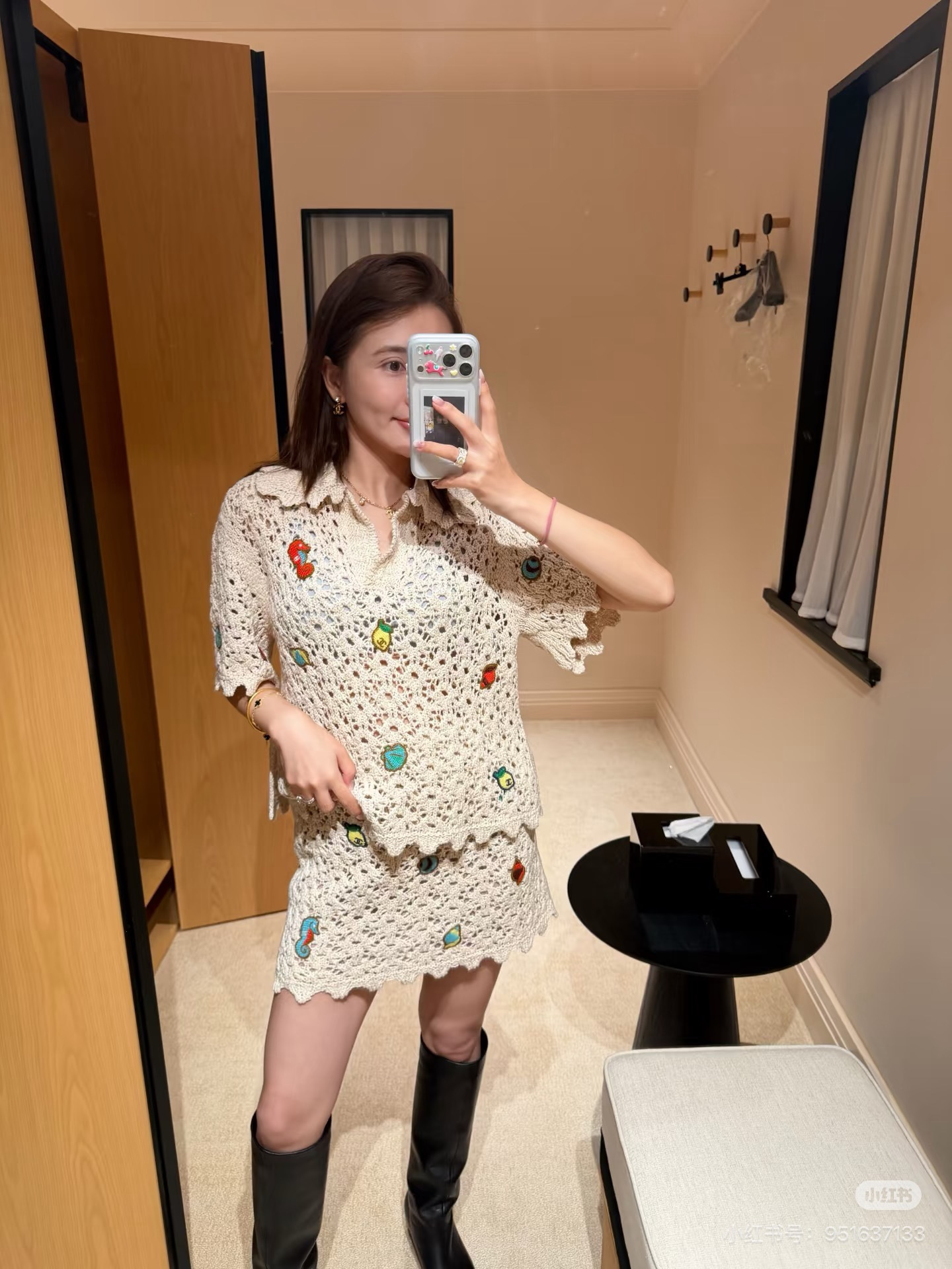 Chan New Embroidered Hollow-out Knitted Top