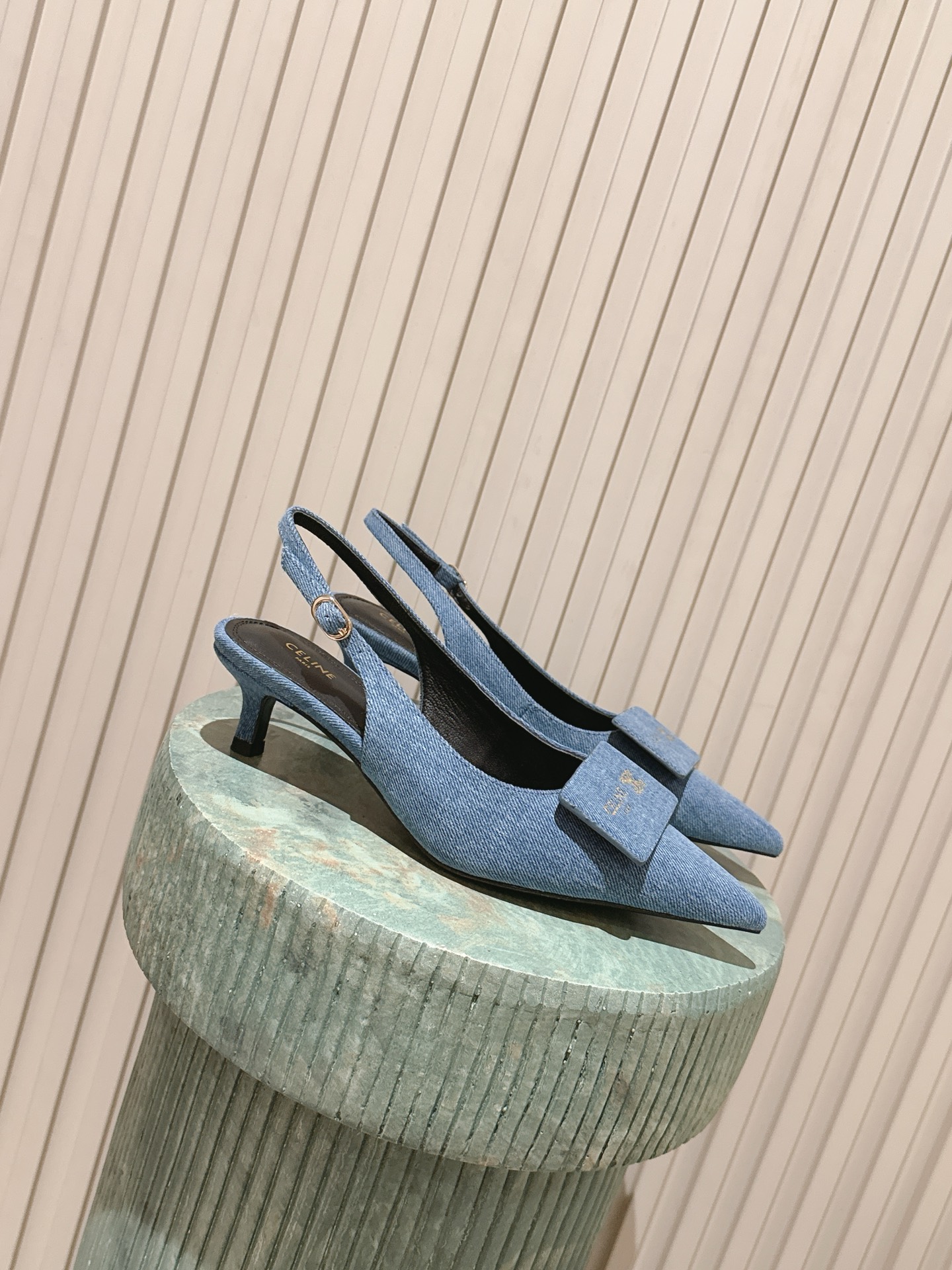 Celi New Pointed back strap with small high heels