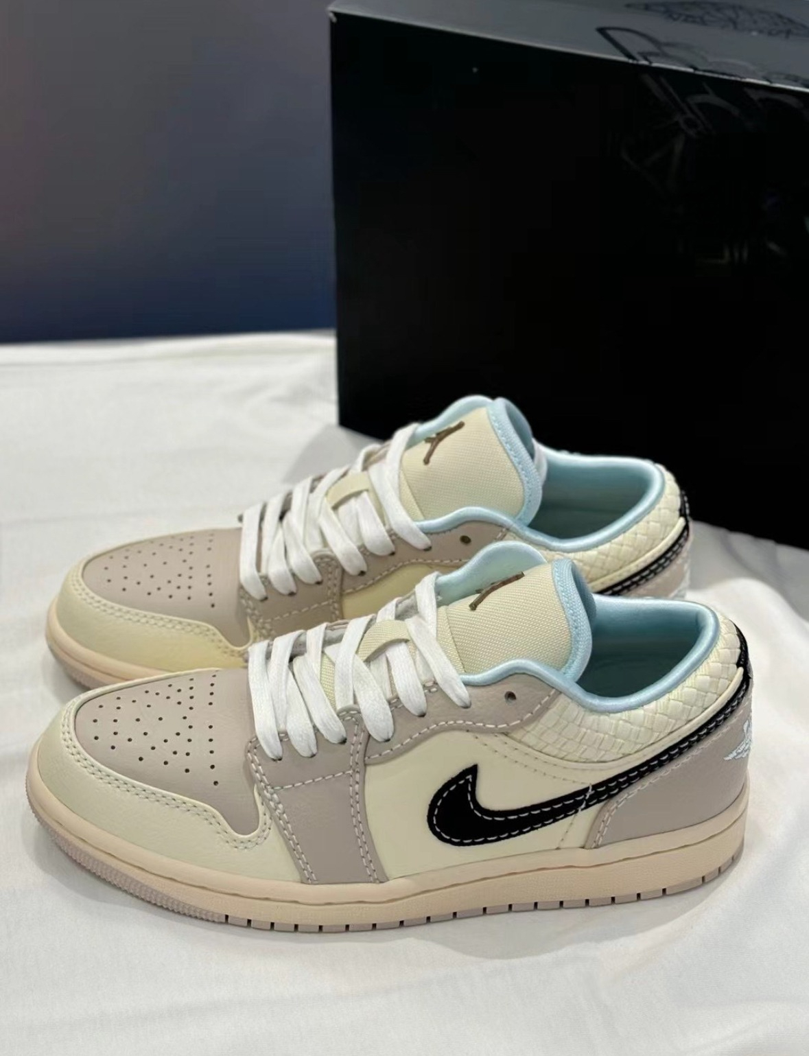 Air Jordan 1 Low SE 'Sanddrift Glacier Blue' HQ3440-101