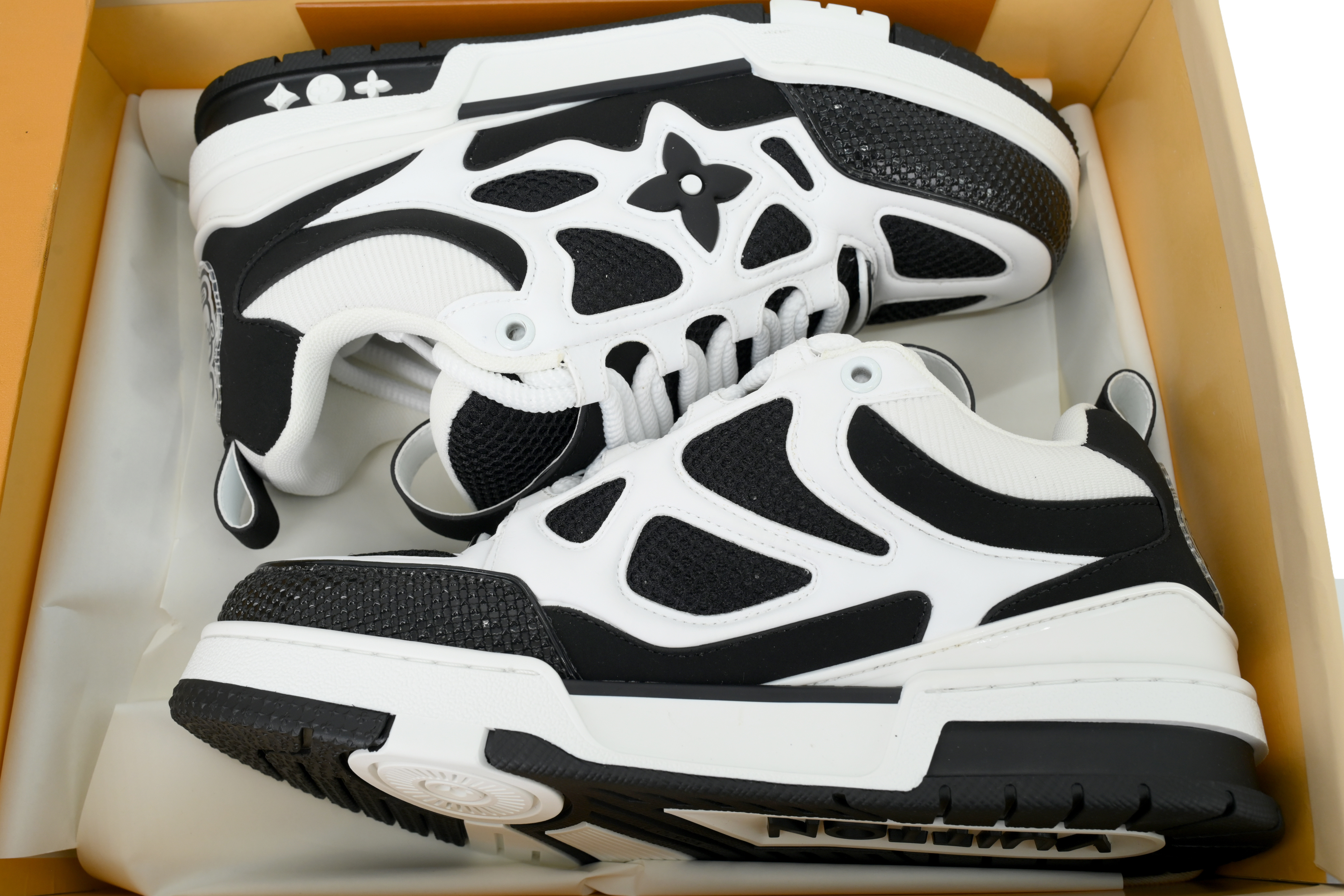 Pkkicks God Batch LOUIS VUITTON Black And White