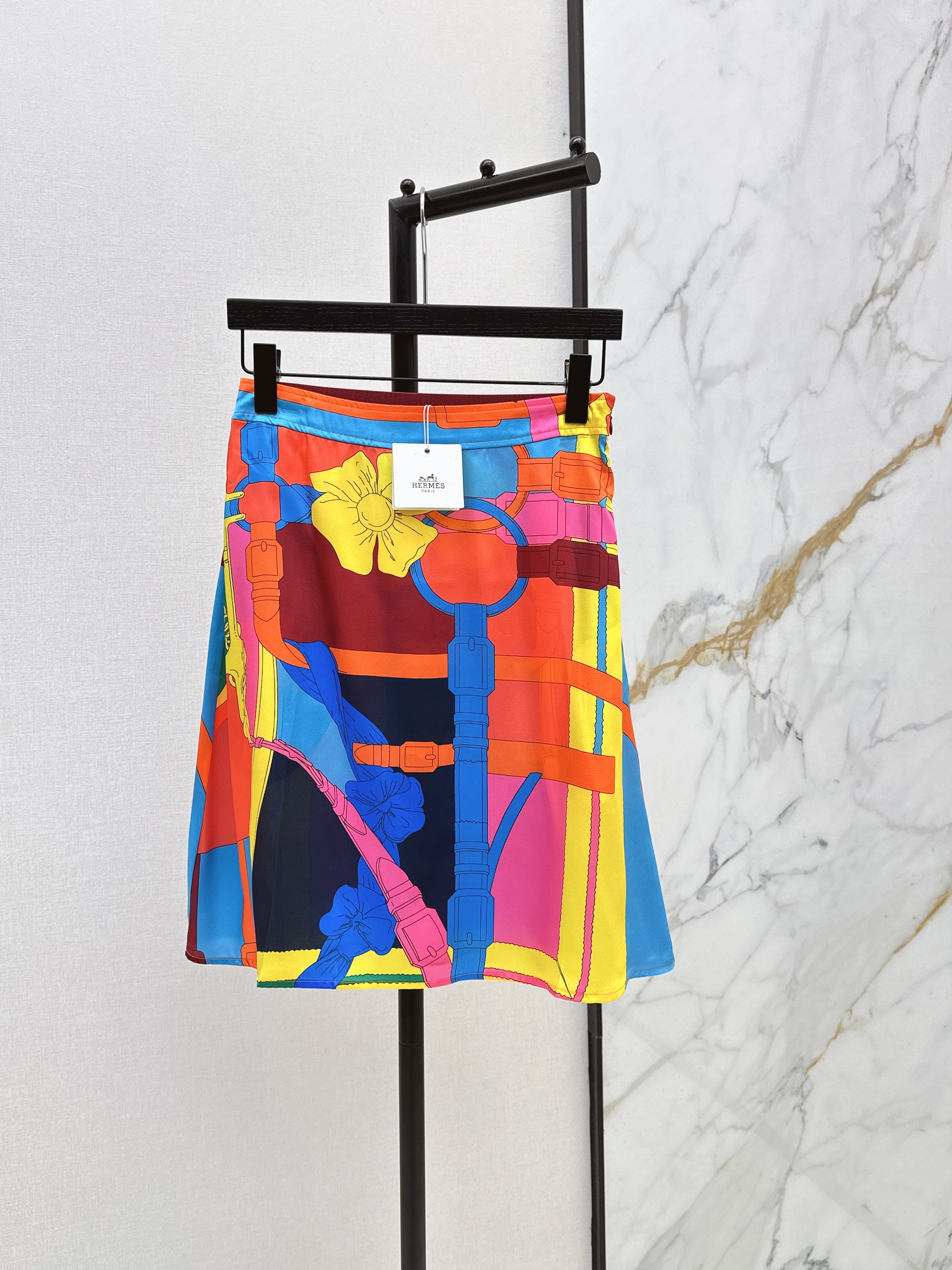 Herm New printed silk skirt