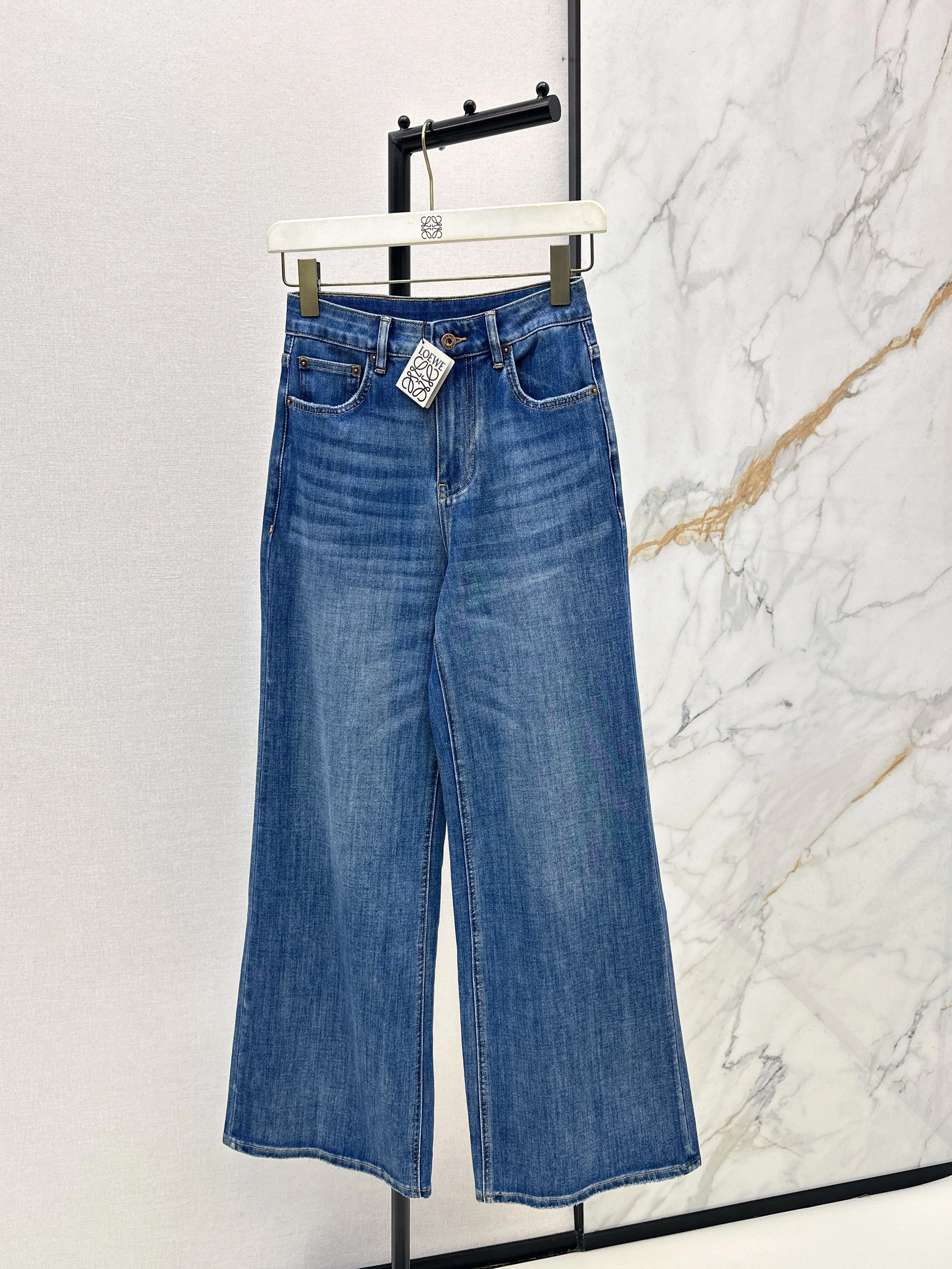 Loe NEW straight jeans