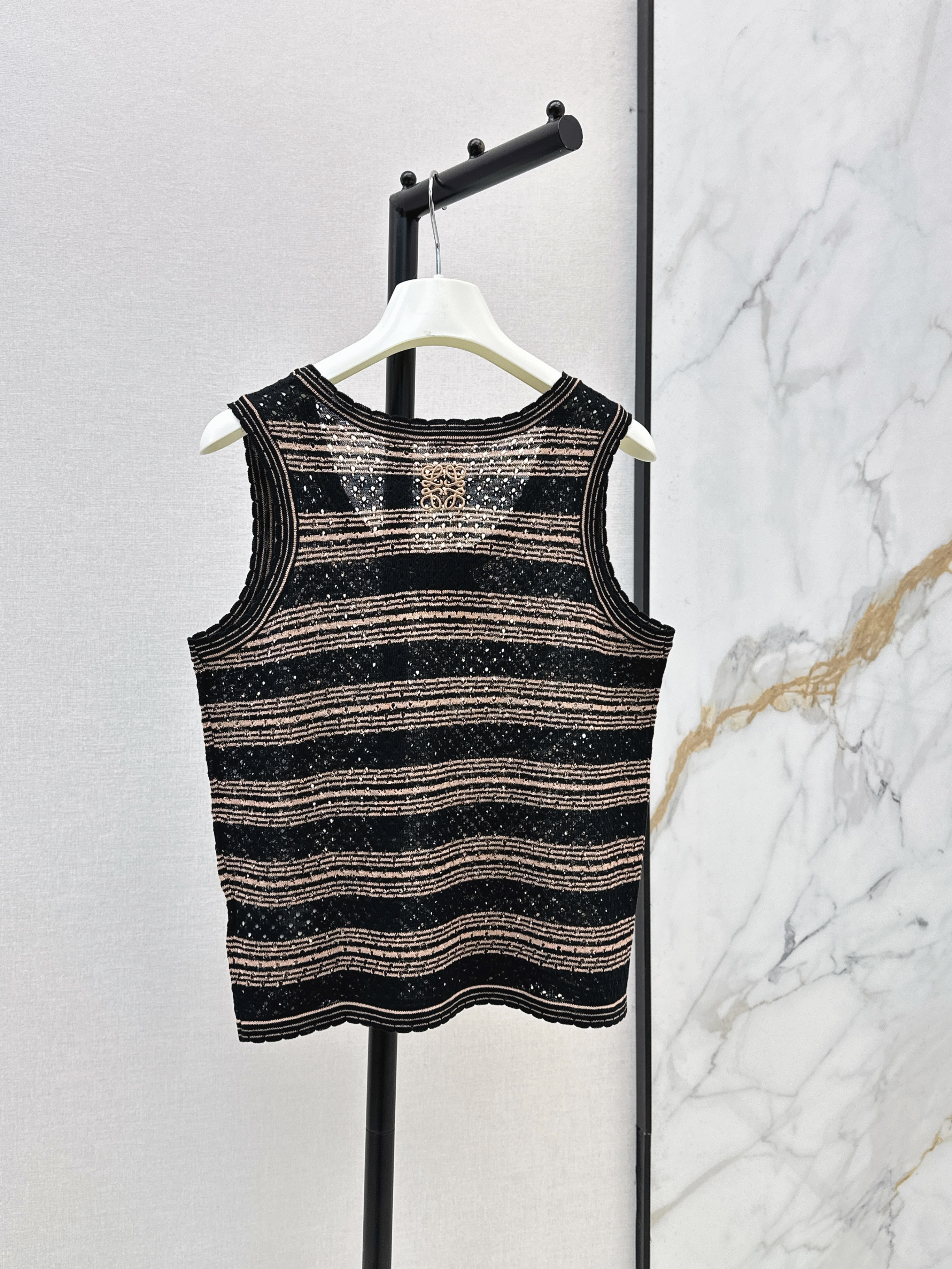 Loe New Striped knitted vest