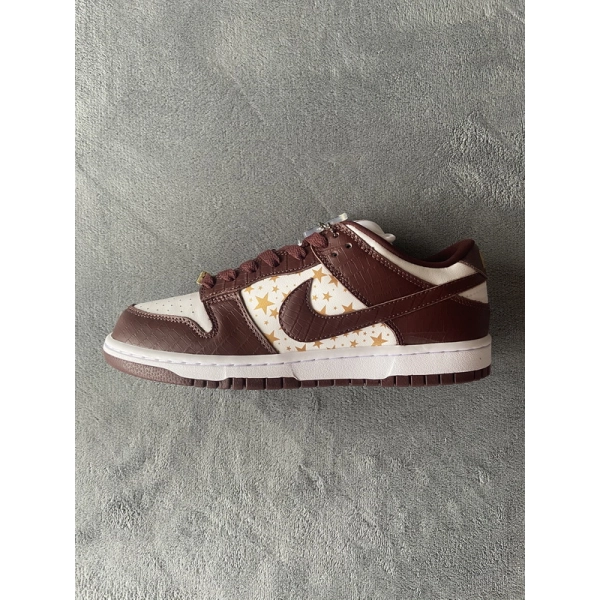 Supreme x Nike SB Dunk Low 