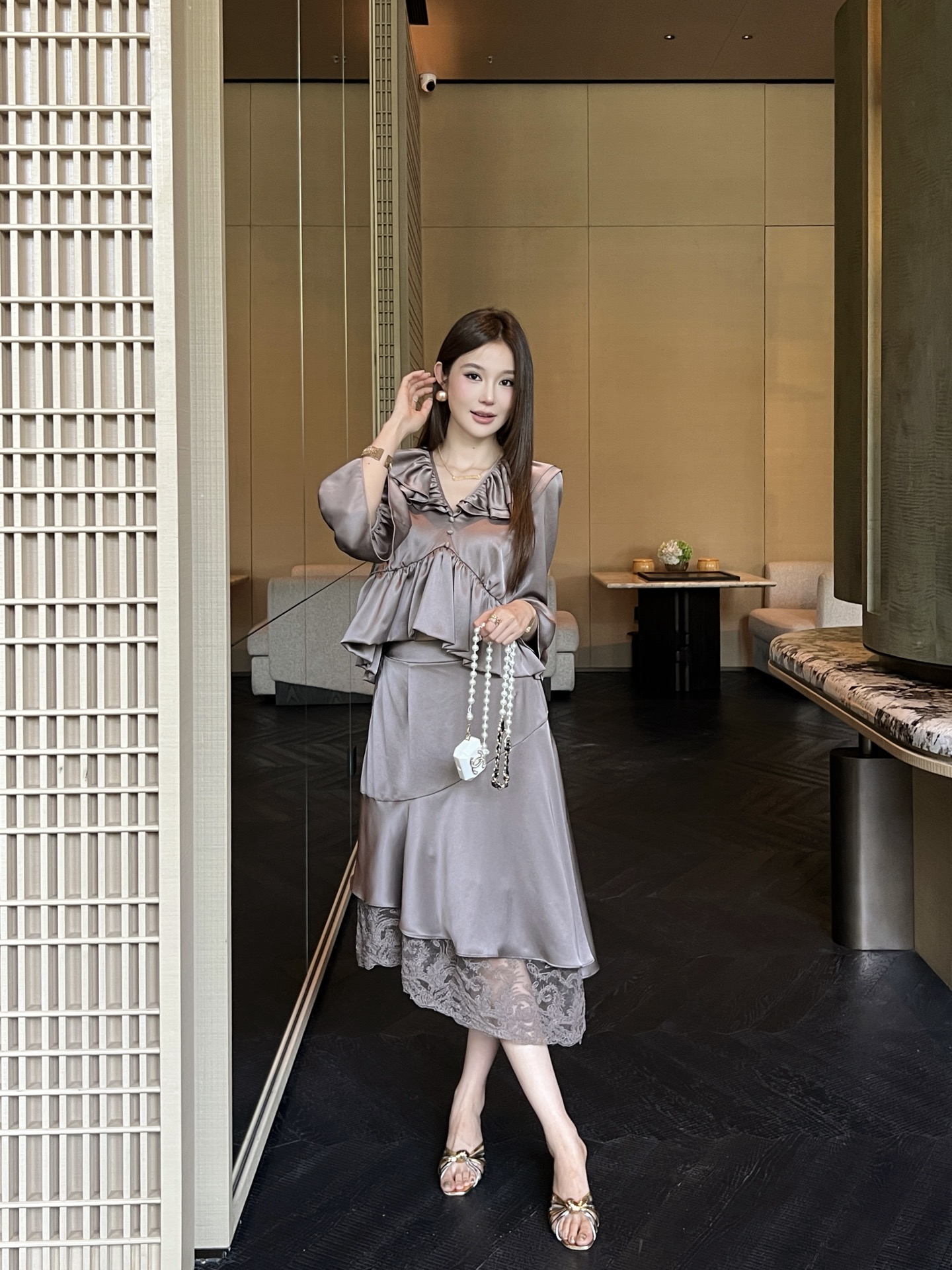 Chol New Lotus Leaf Lace Top