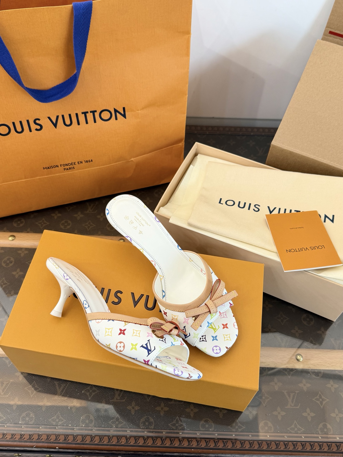 Louis New Tricolor bow kitten with sandals