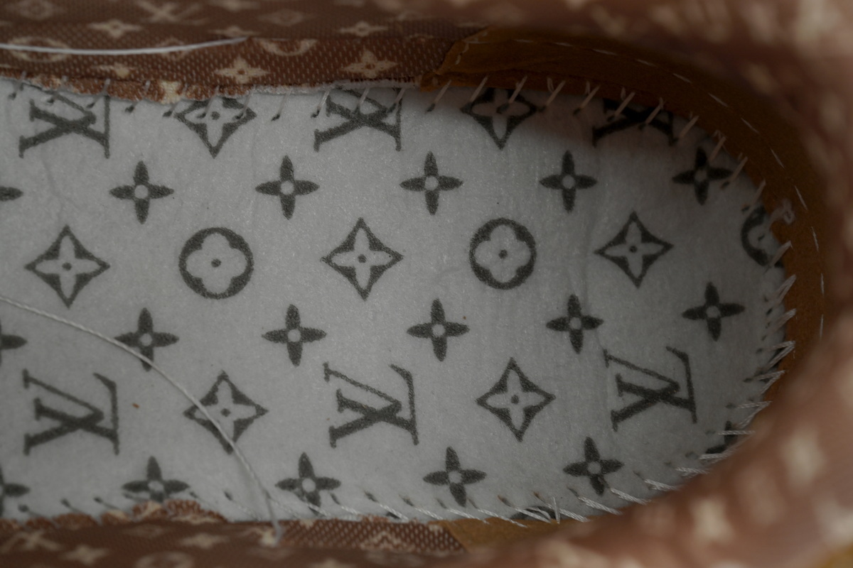 Pkkicks God Batch LOUIS VUITTON White Brown Diamond Surface