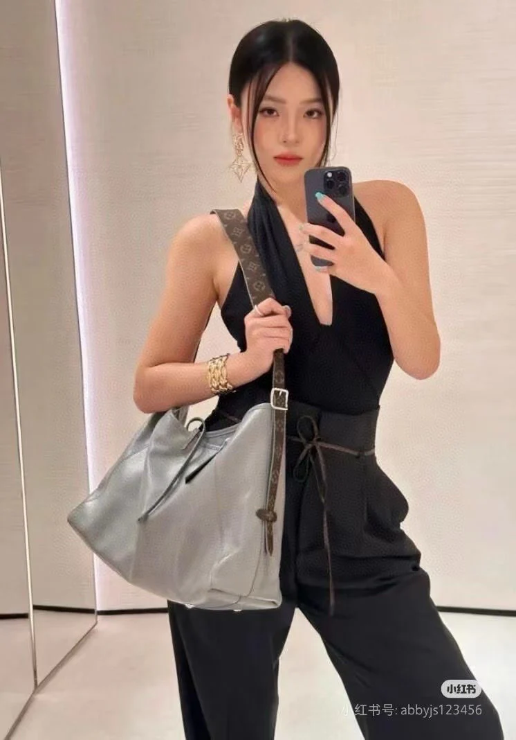 Louis New Dark Handbag