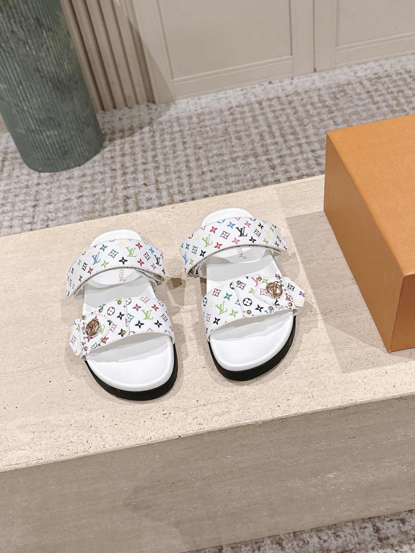 Louis New Double-strap flat sandals