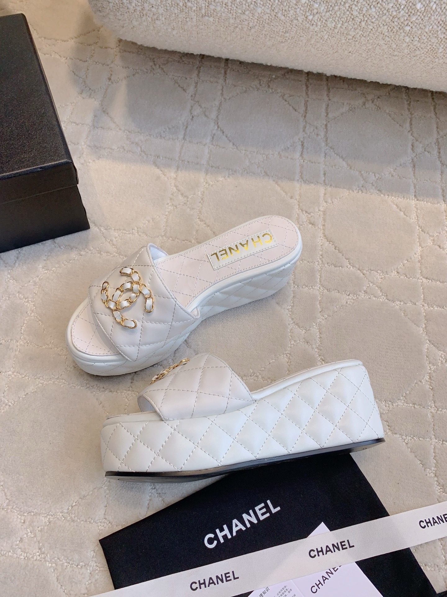 Chan New Thick-soled platform slippers