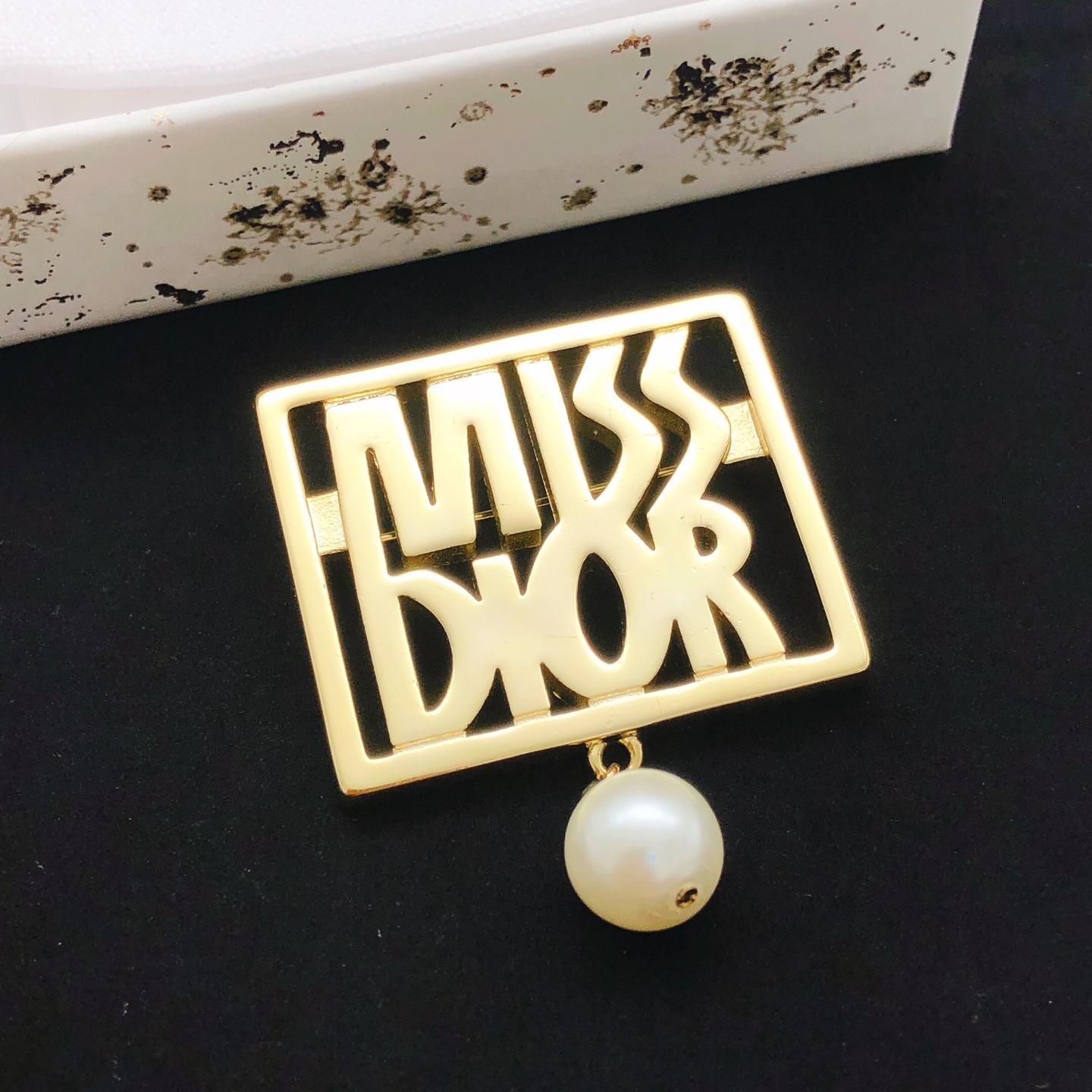 CD New Brooch