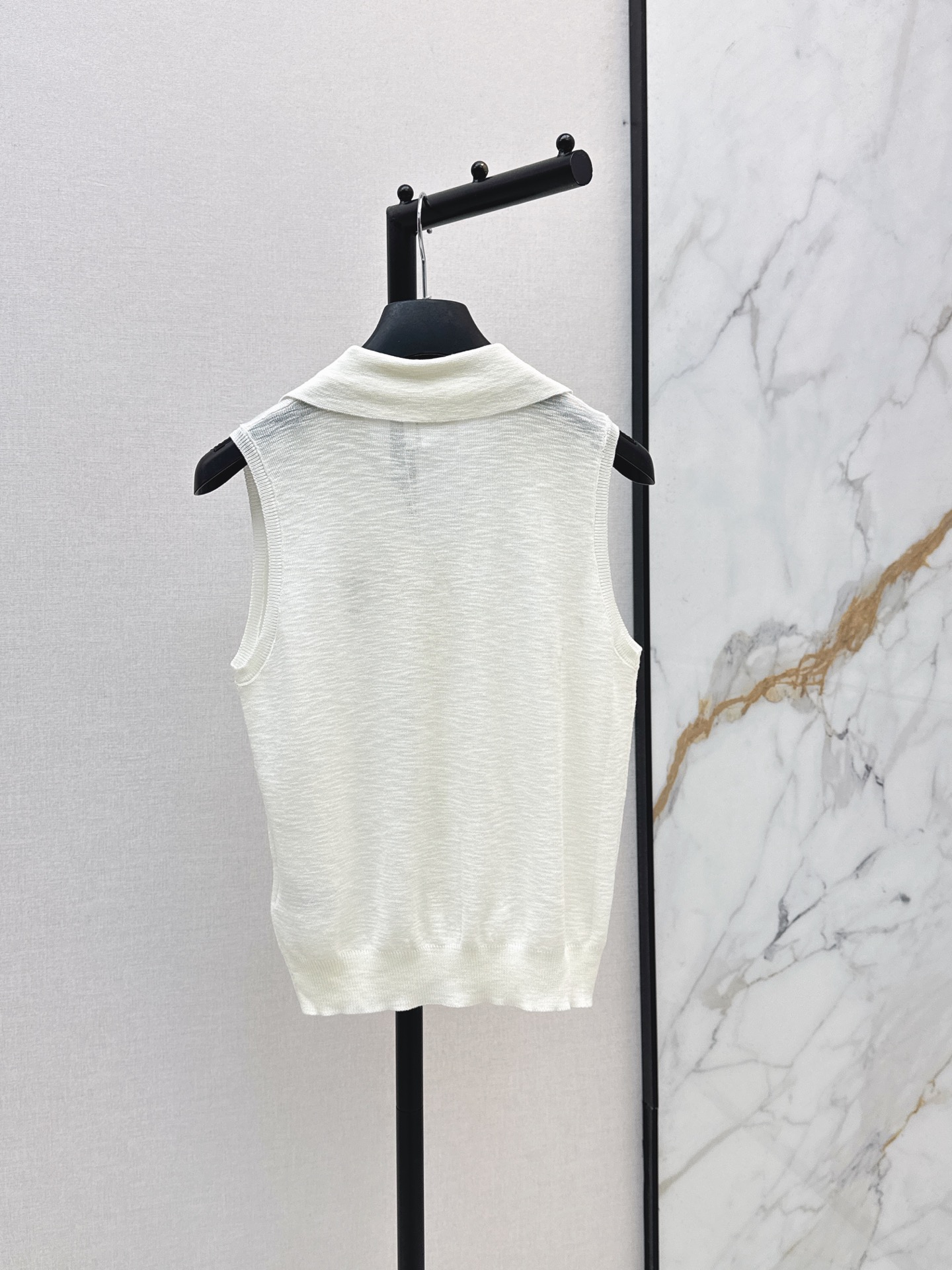 CD New Sleeveless Polo Knit Top