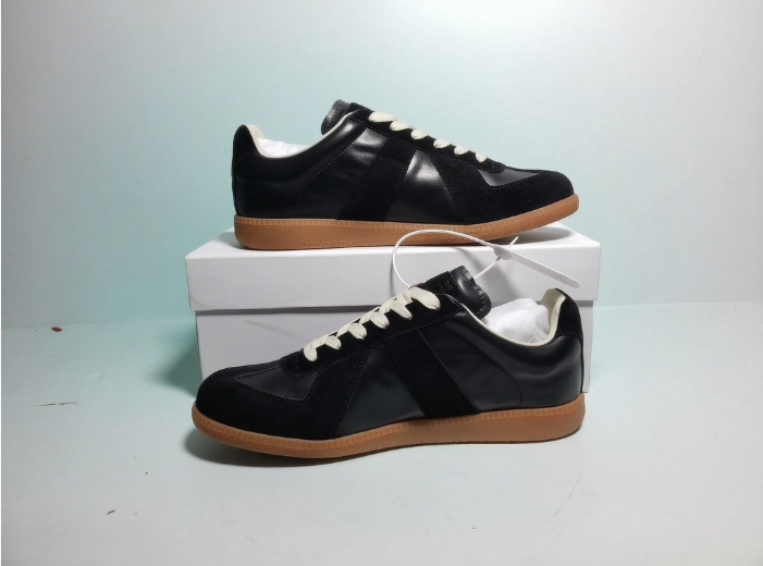 Maison Margiela Replica low-top leather sneakers Black S57WS0236P1895