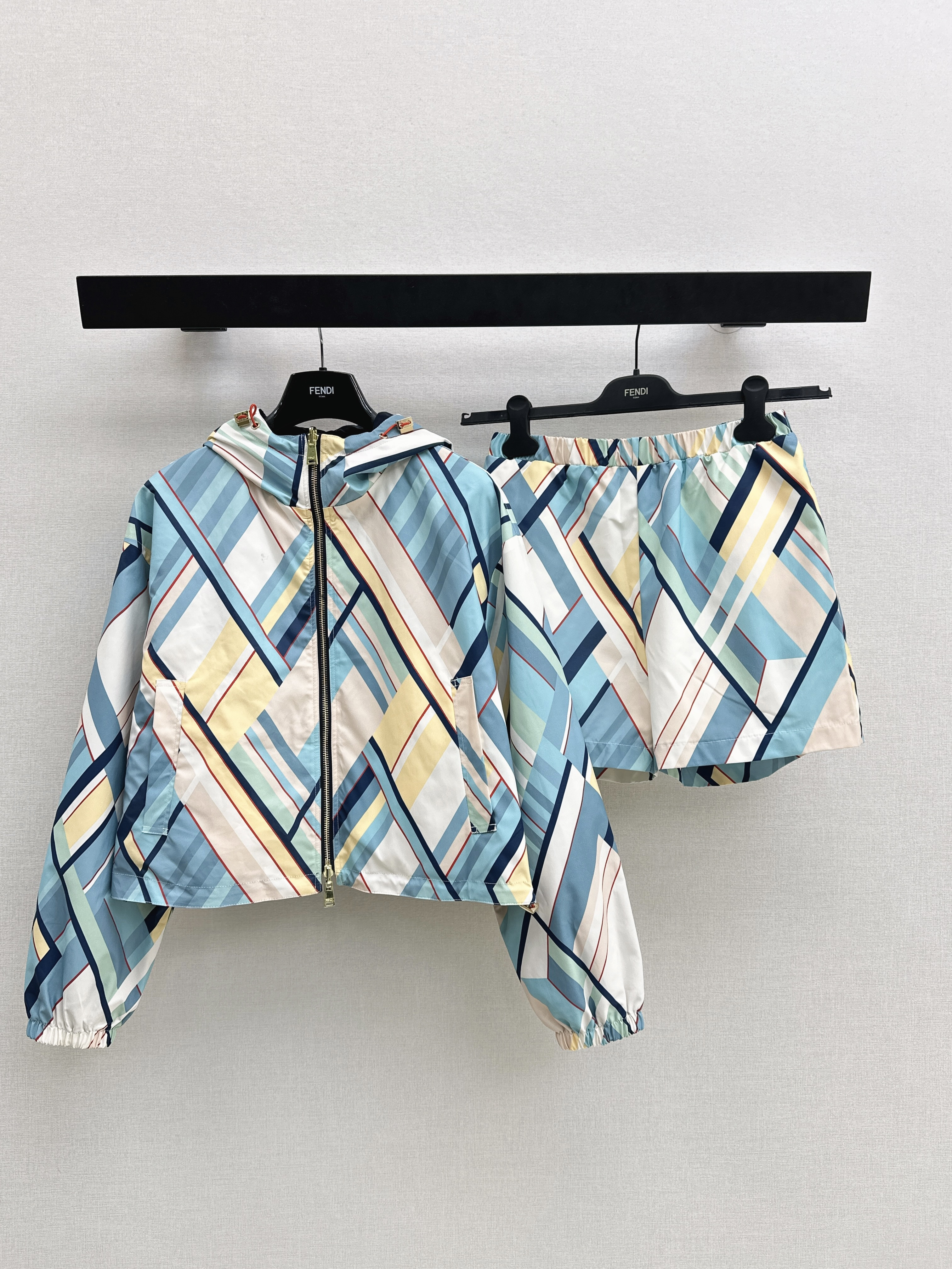 Fend New reversilble jacket&short set