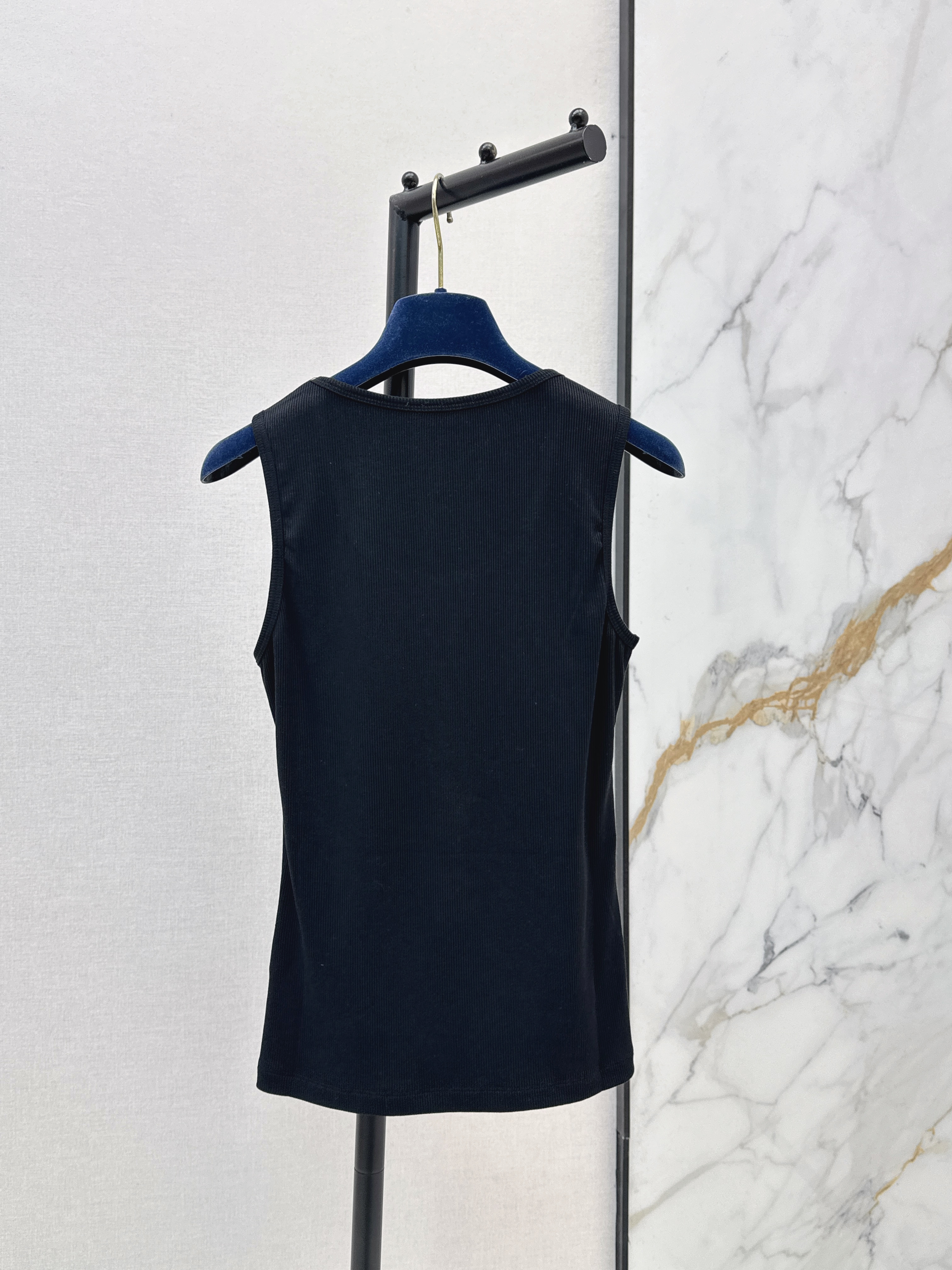 Louis New vest