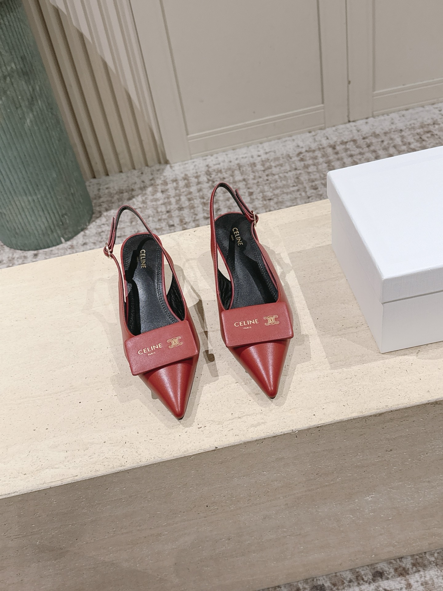 Celi New Pointed back strap with small high heels