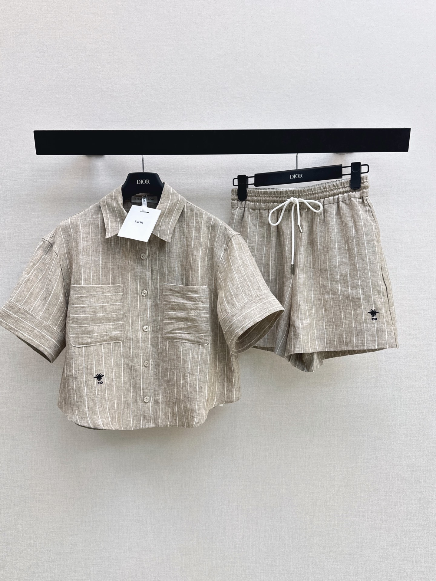 CD New Striped suit