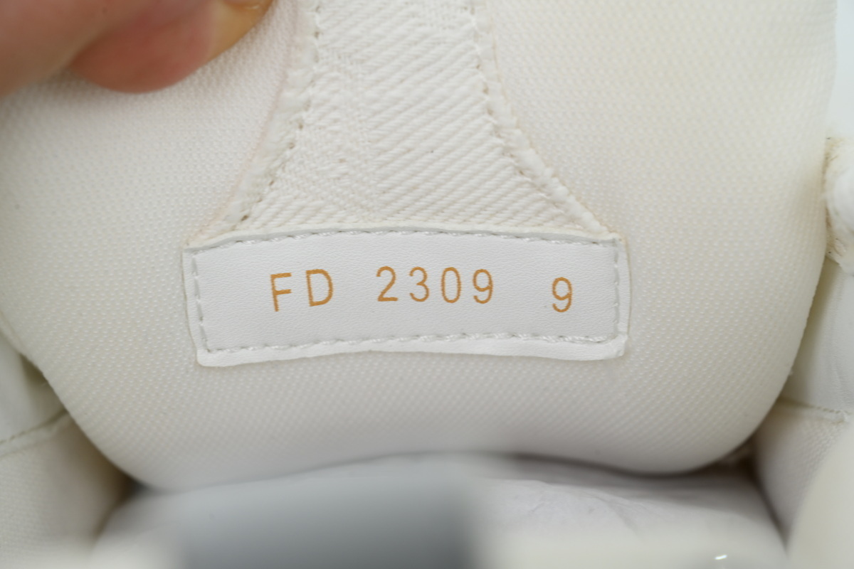 Pkkicks God Batch LOUIS VUITTON Silver White Diamond