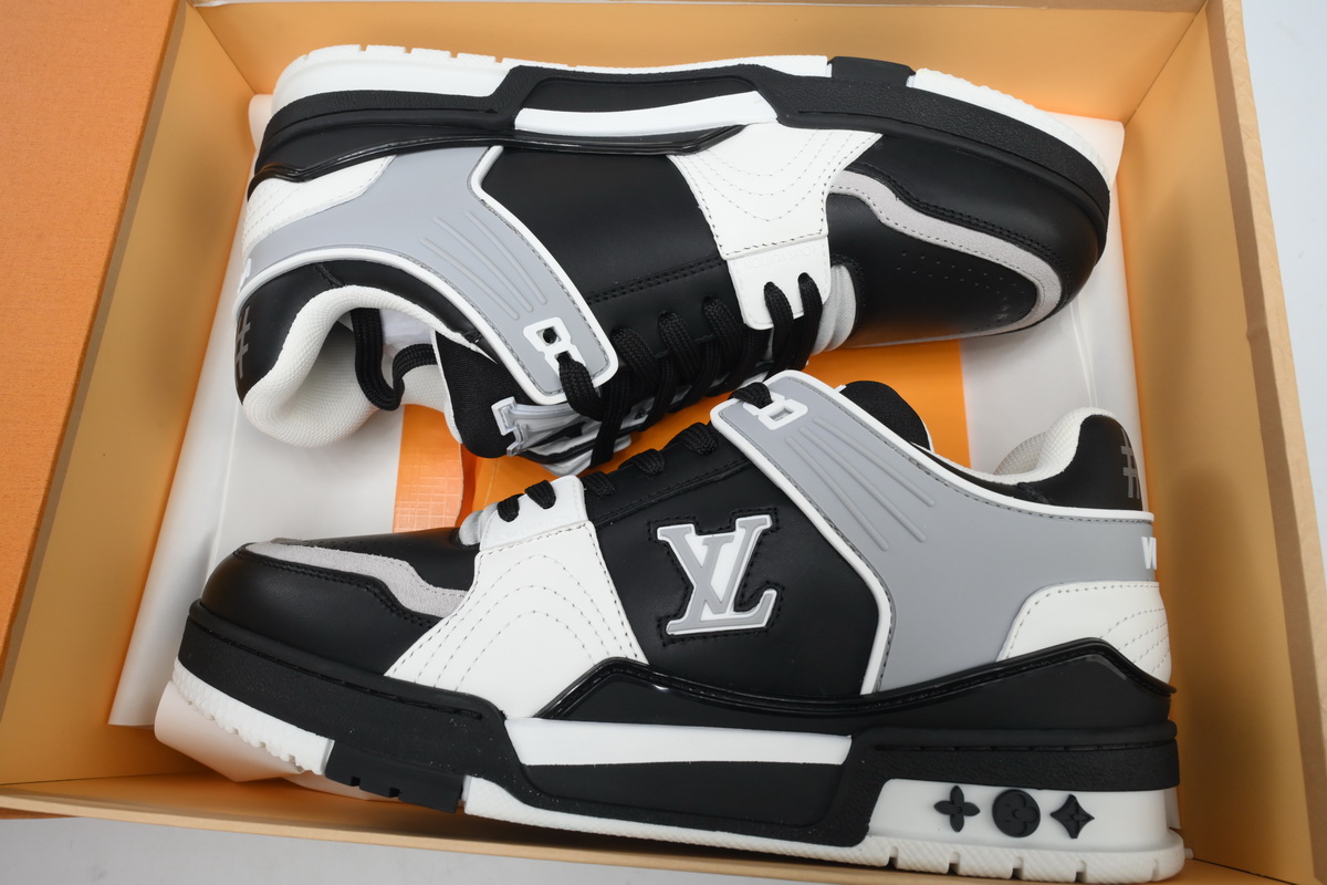 Pkkicks God Batch LOUIS VUITTON Trainer Black and gray