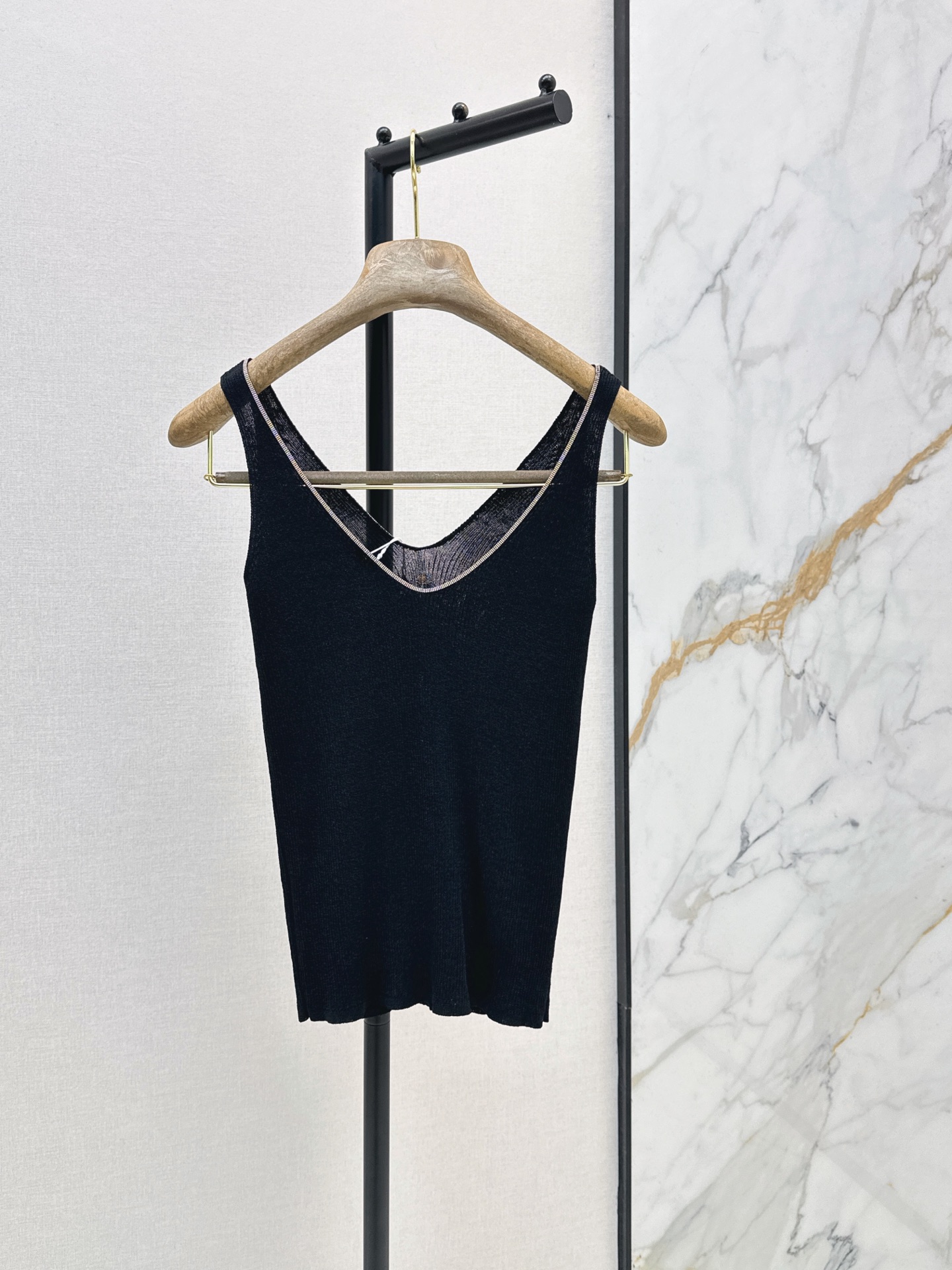 Brun New V-neck knitted vest