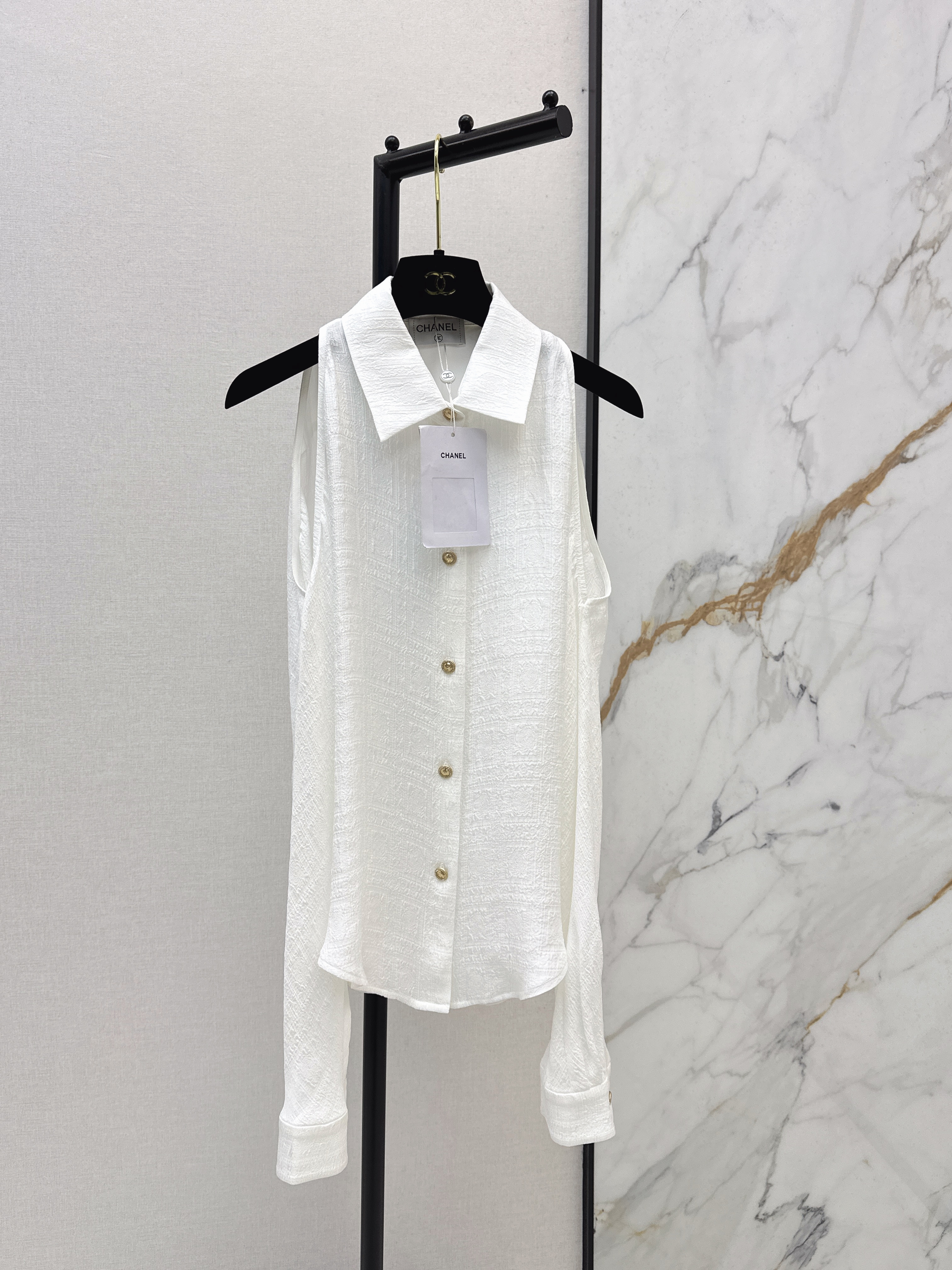 Chan New silk open shoulder shirt