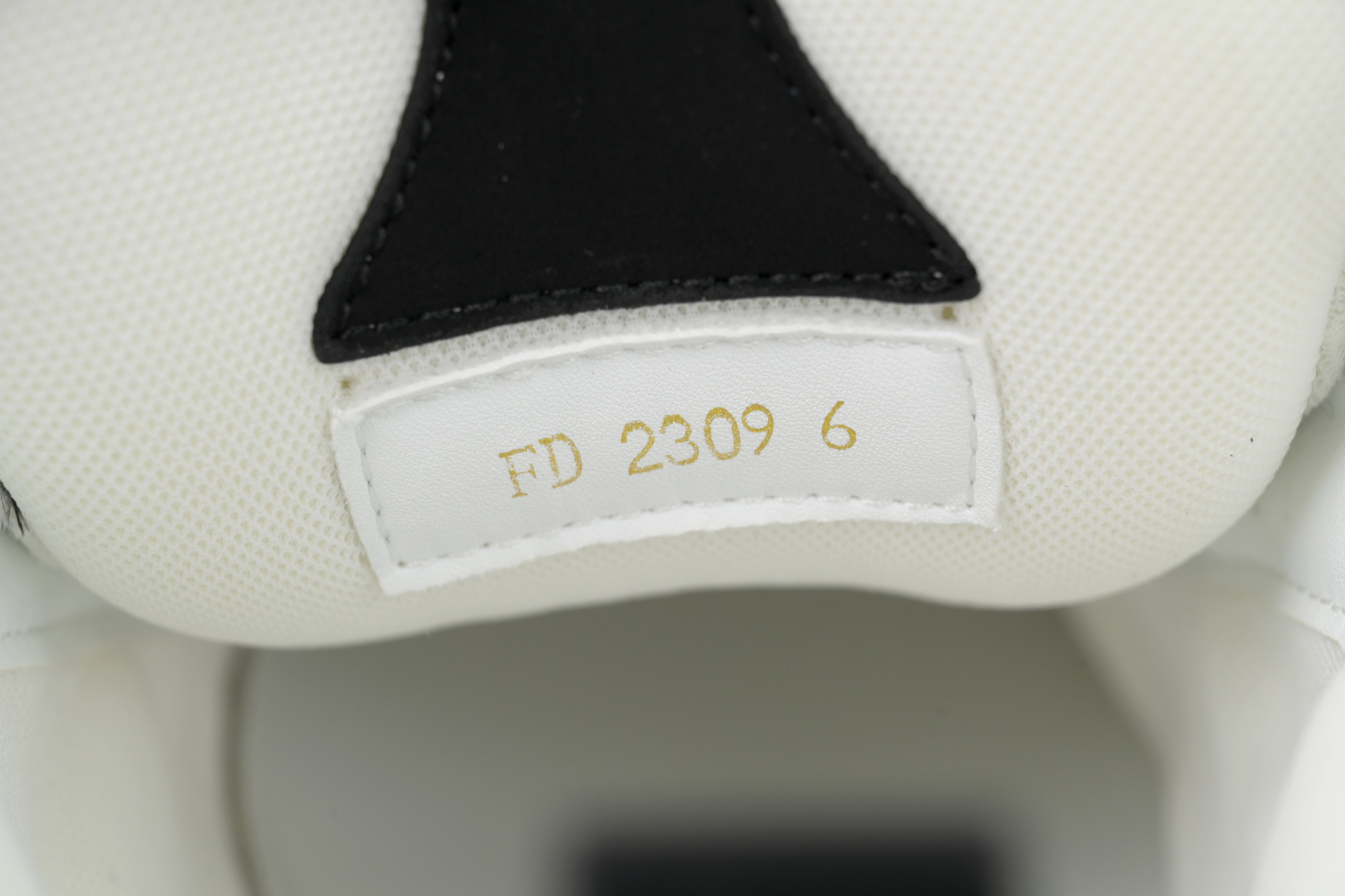 Pkkicks God Batch LOUIS VUITTON Black And White