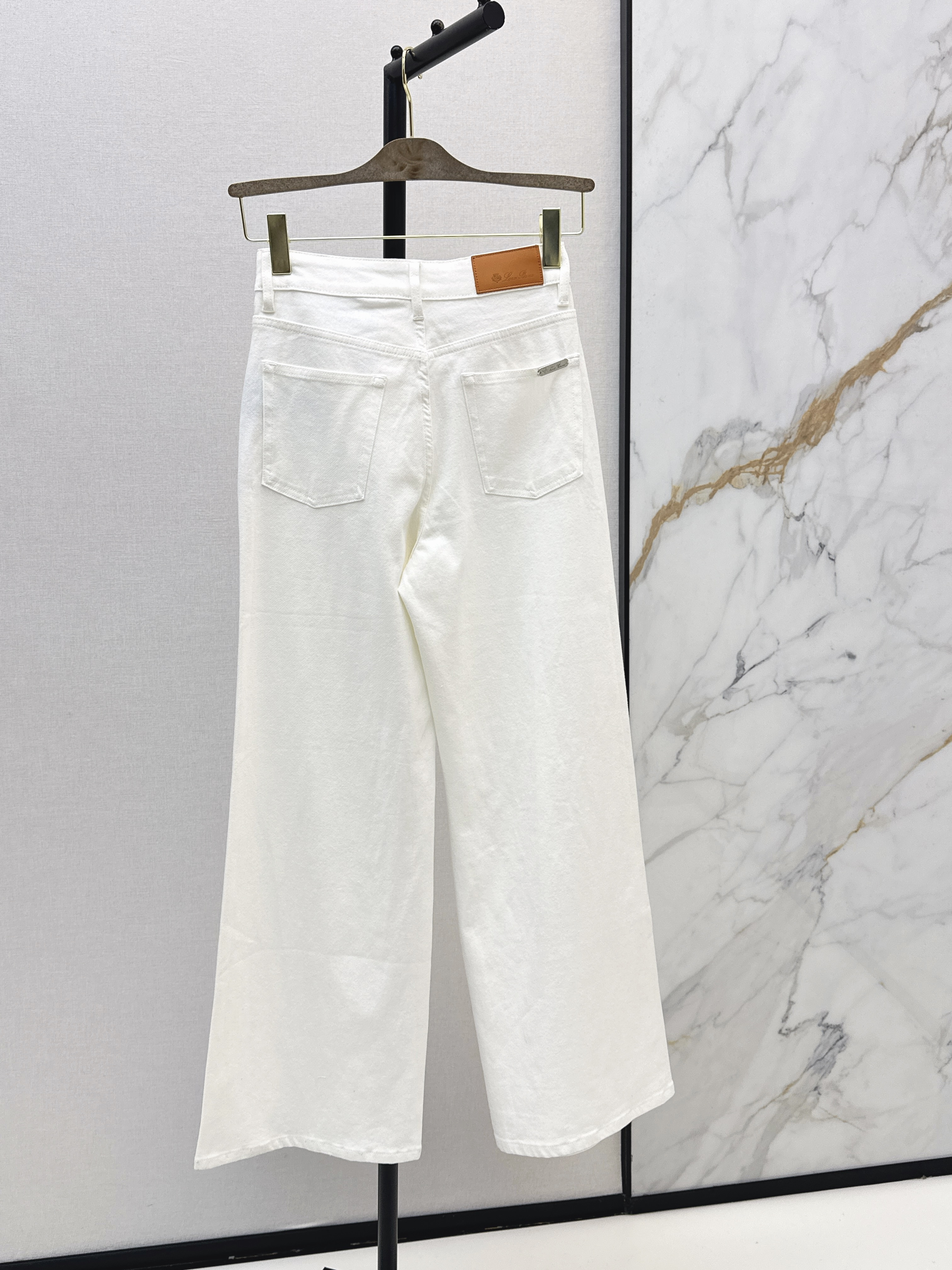 Loro New Straight-leg jeans