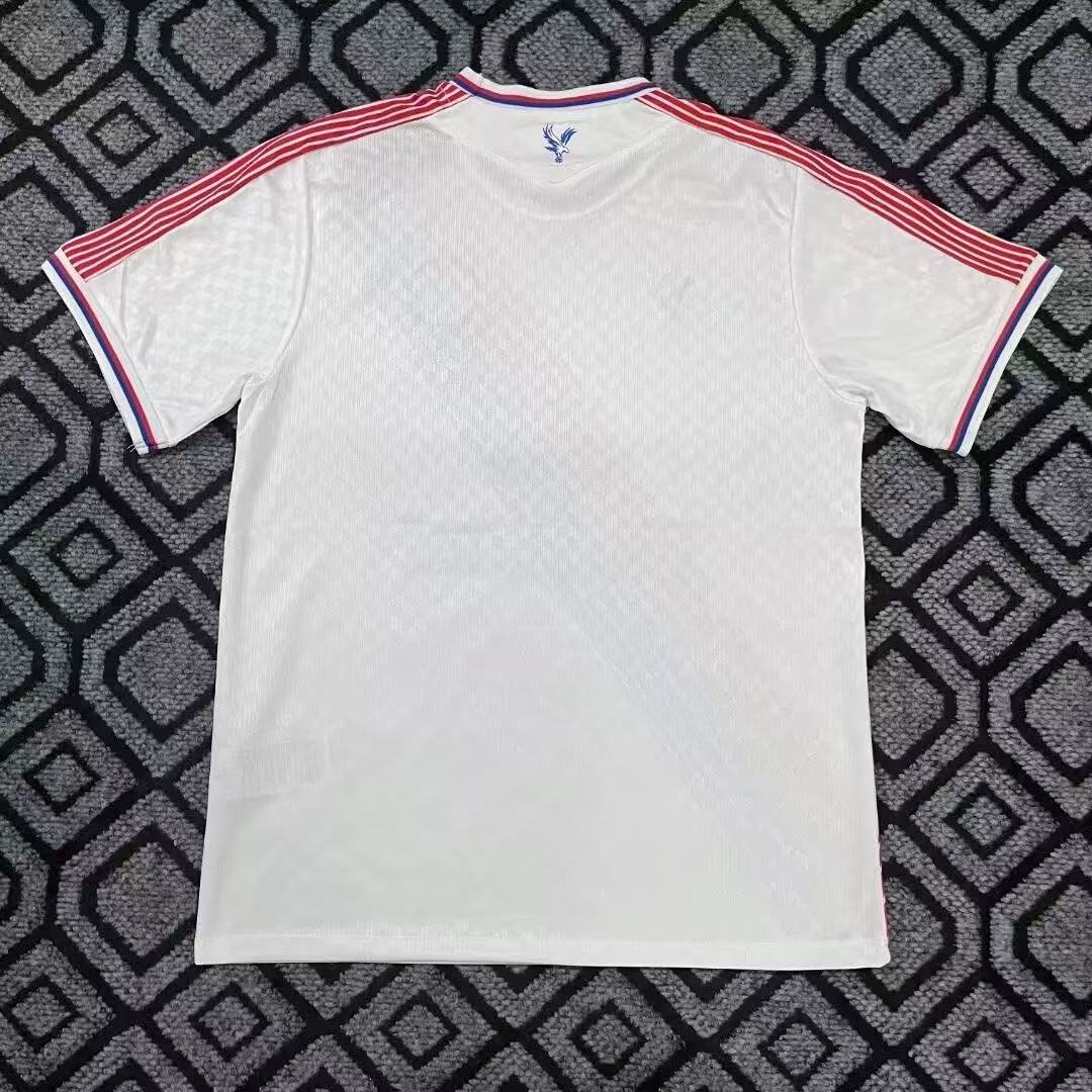 Crystal Palace 26 - 27 versión de los fanáticos de la camiseta local