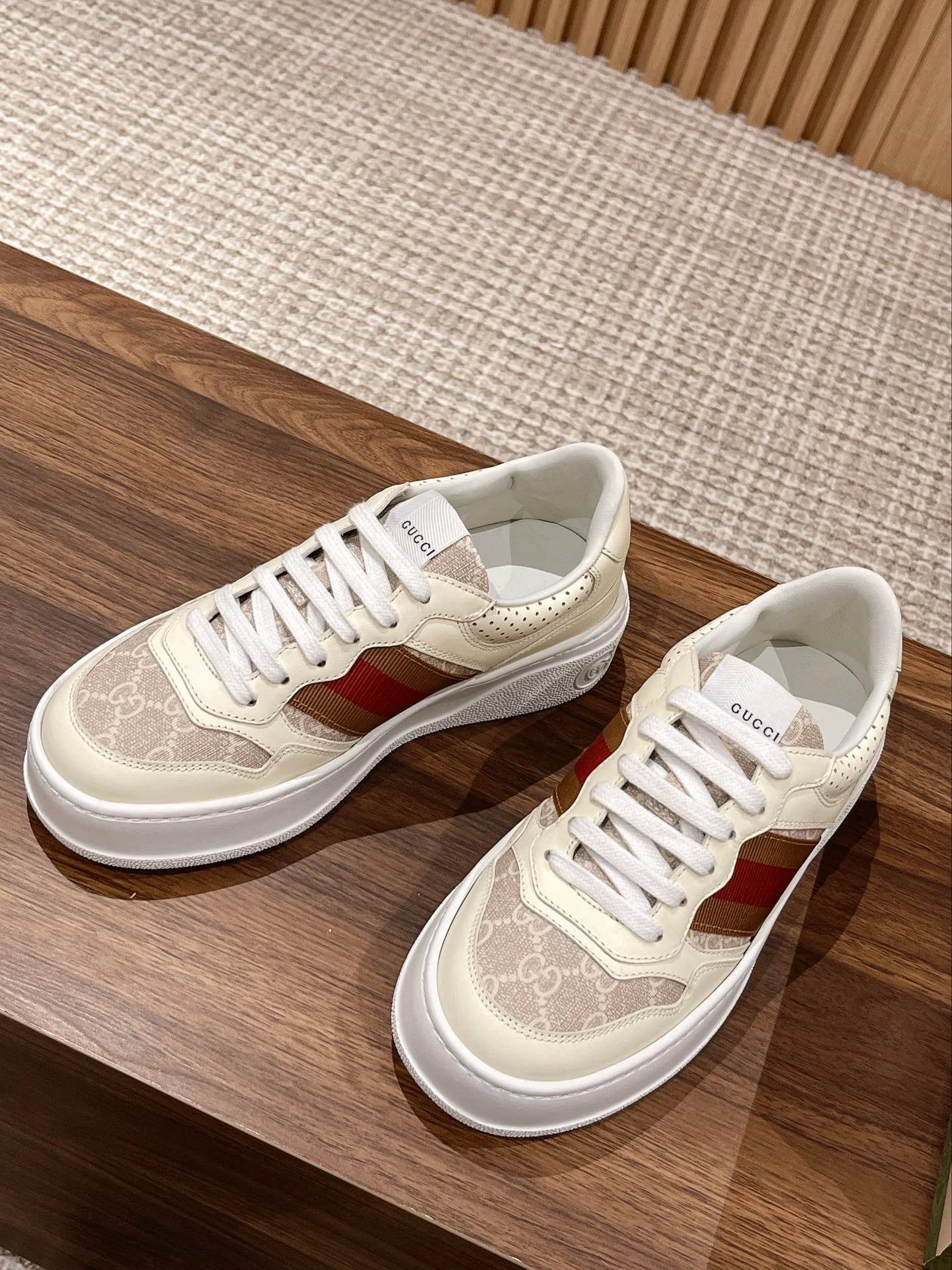 Couple's 𝐂𝐡𝐮𝐧𝐤𝐲  latest biscuit shoes