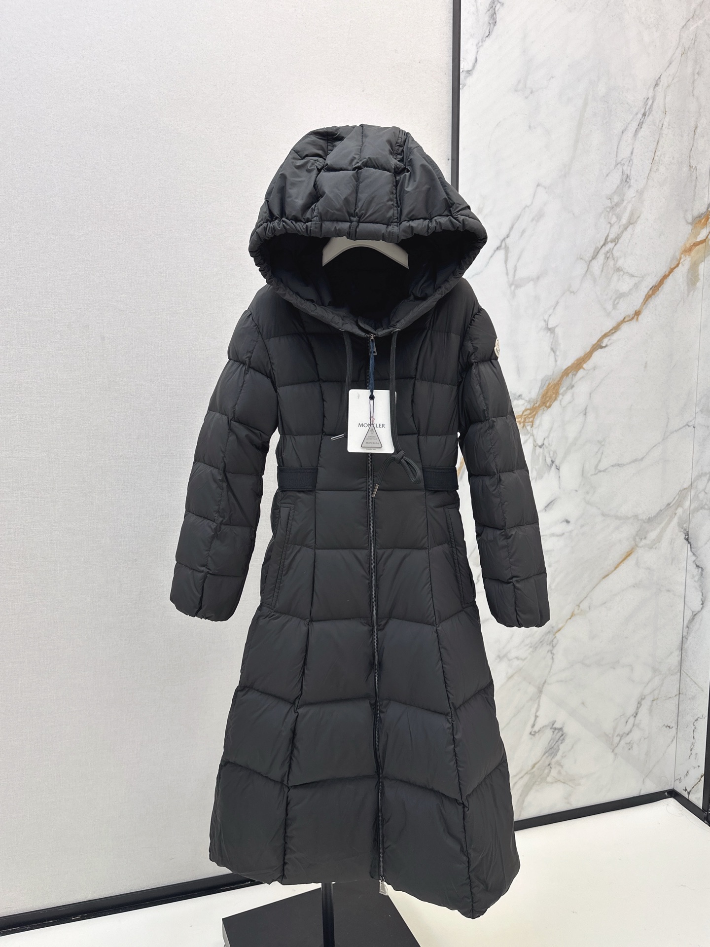 Monc New Waist-cinching hooded down jacket