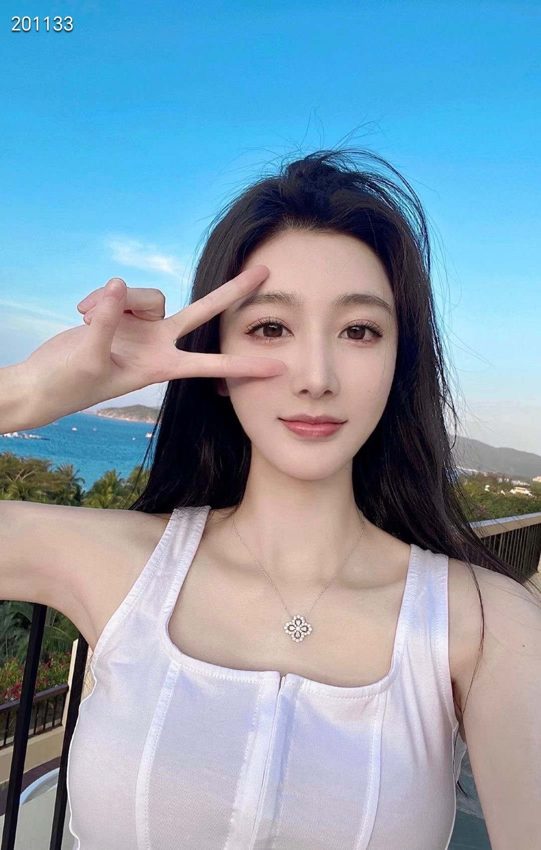 Harr* Winsto* White silver necklace