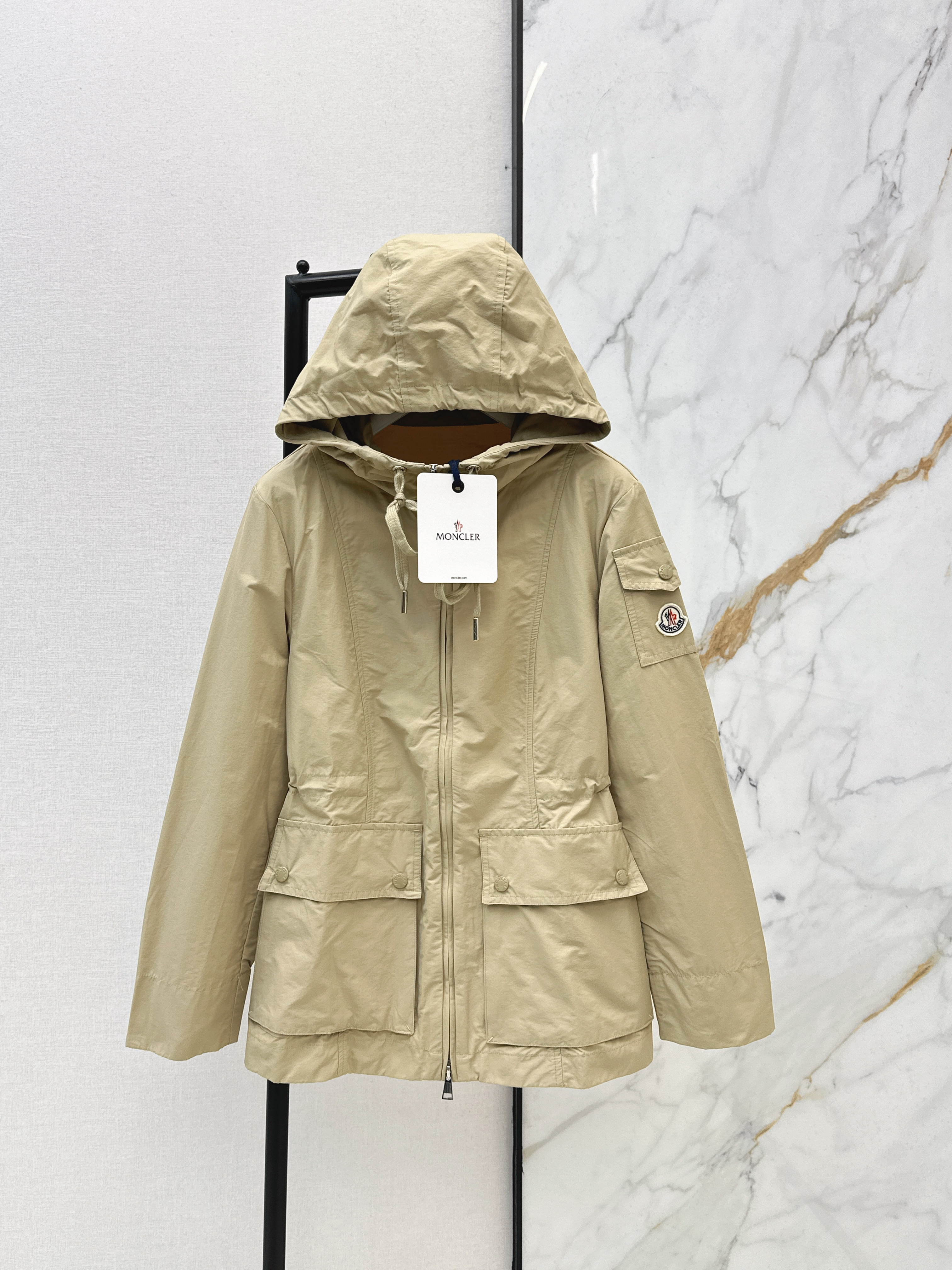 Monc New hooded windbreaker