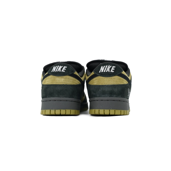 Nike Supreme x Dunk Low SB 'Camper Green' HQ8487-300
