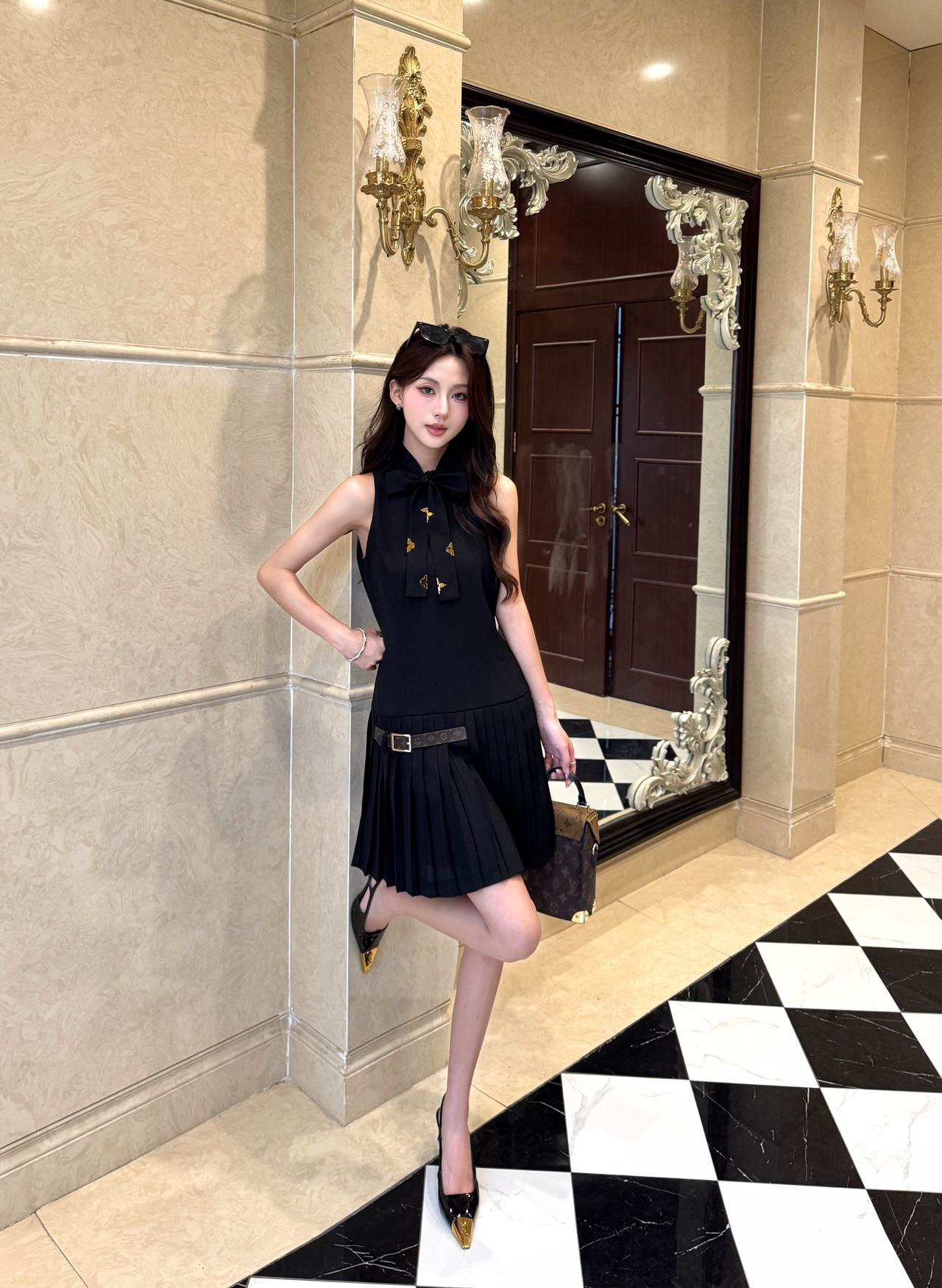 Louis New pleated sleeveless dress
