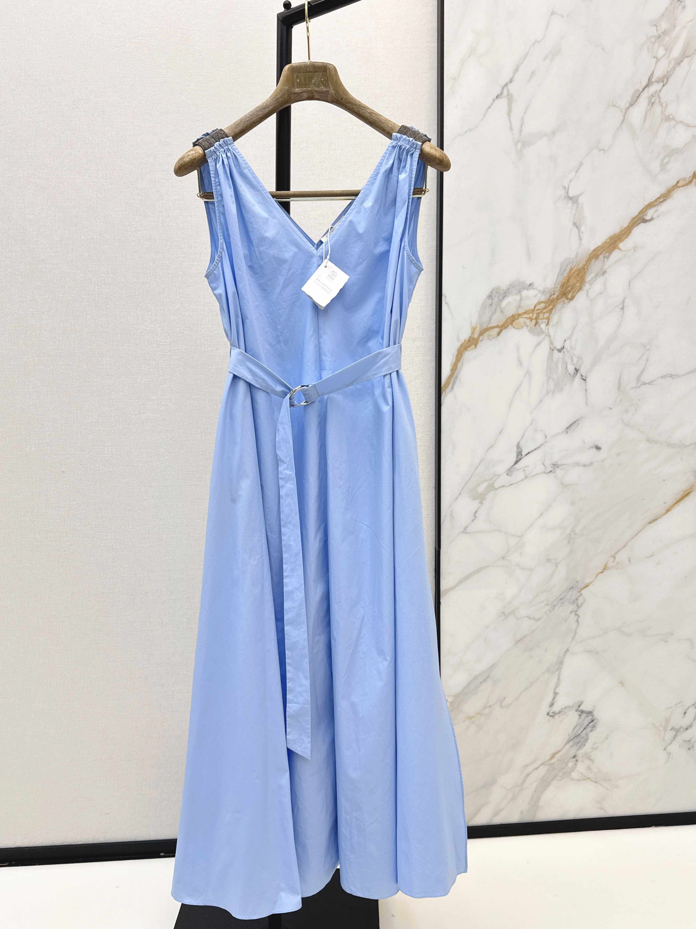 Brun New v-neck dress
