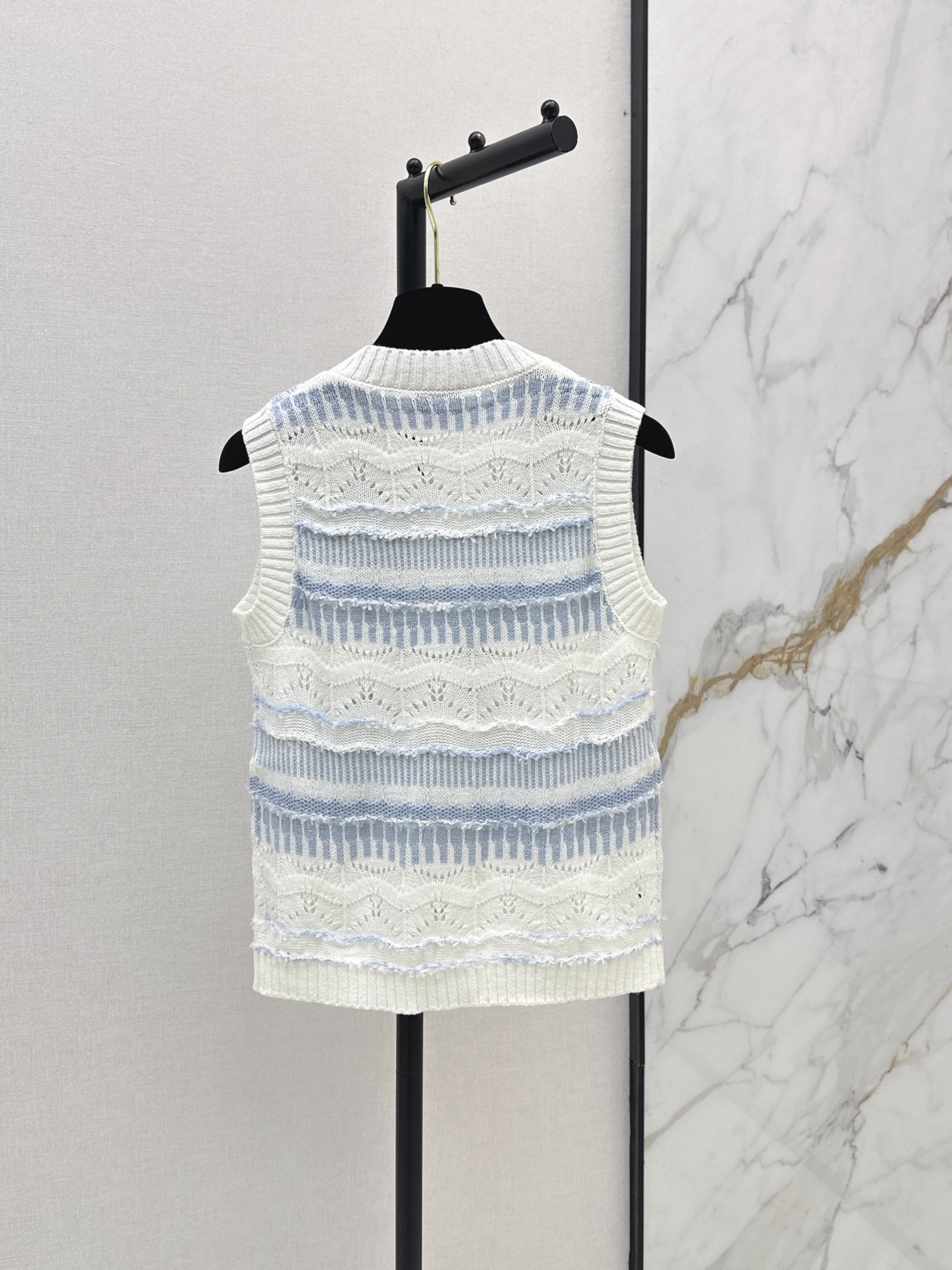 Chan New 3d floral knit vest